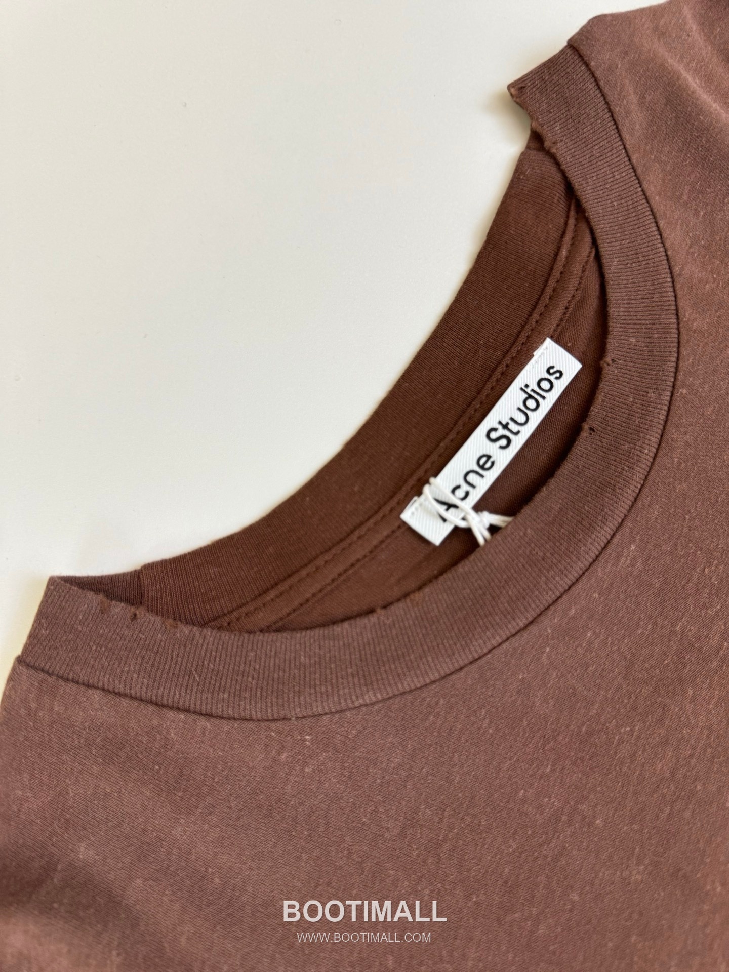 아크네스튜디오 2026SS 1966 머드다잉 워싱 오버핏 롱슬리브 브라운 티셔츠 Acne Studios 2026 SS 1966 Mud Dyed Washed Oversized Long Sleeve Brown T-Shirt 5