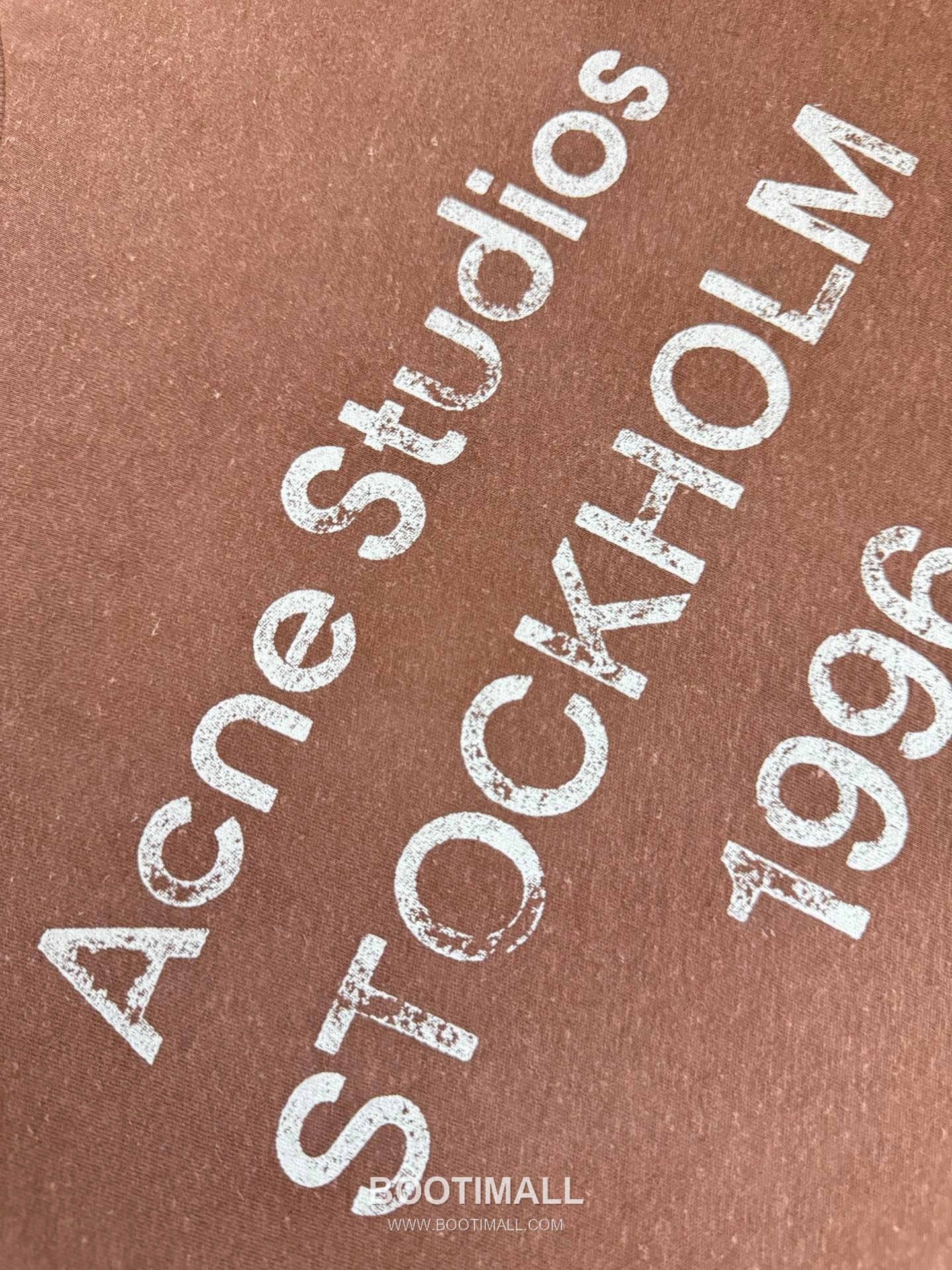 아크네스튜디오 2026SS 1966 머드다잉 워싱 오버핏 롱슬리브 브라운 티셔츠 Acne Studios 2026 SS 1966 Mud Dyed Washed Oversized Long Sleeve Brown T-Shirt 6