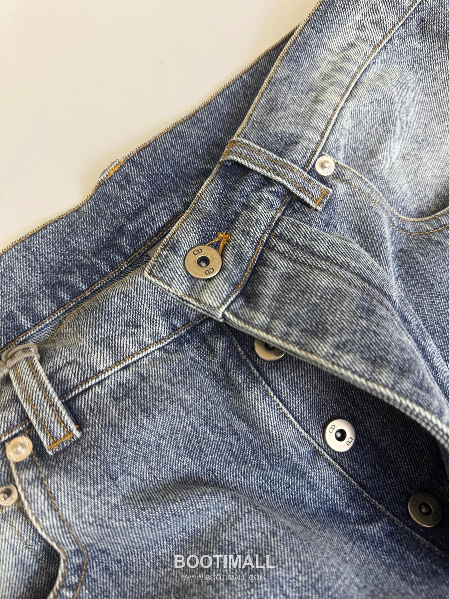 디올 2026SS 자수 컬러블록 워싱 레귤러핏 롱 데님 팬츠 블루 Dior 2026 SS Embroidered Colorblock Washed Regular Fit Long Denim Pants Blue 5