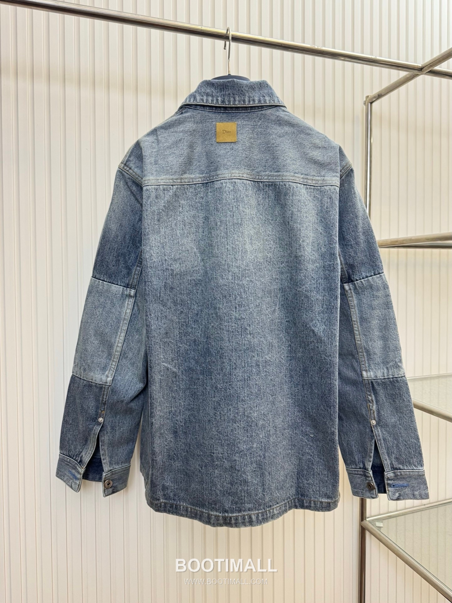 디올 2026SS 자수 컬러블록 워싱 레귤러핏 롱슬리브 블루 데님 셔츠 재킷 Dior 2026 SS Embroidered Colorblock Washed Regular Fit Long Sleeve Blue Denim Shirt Jacket 2