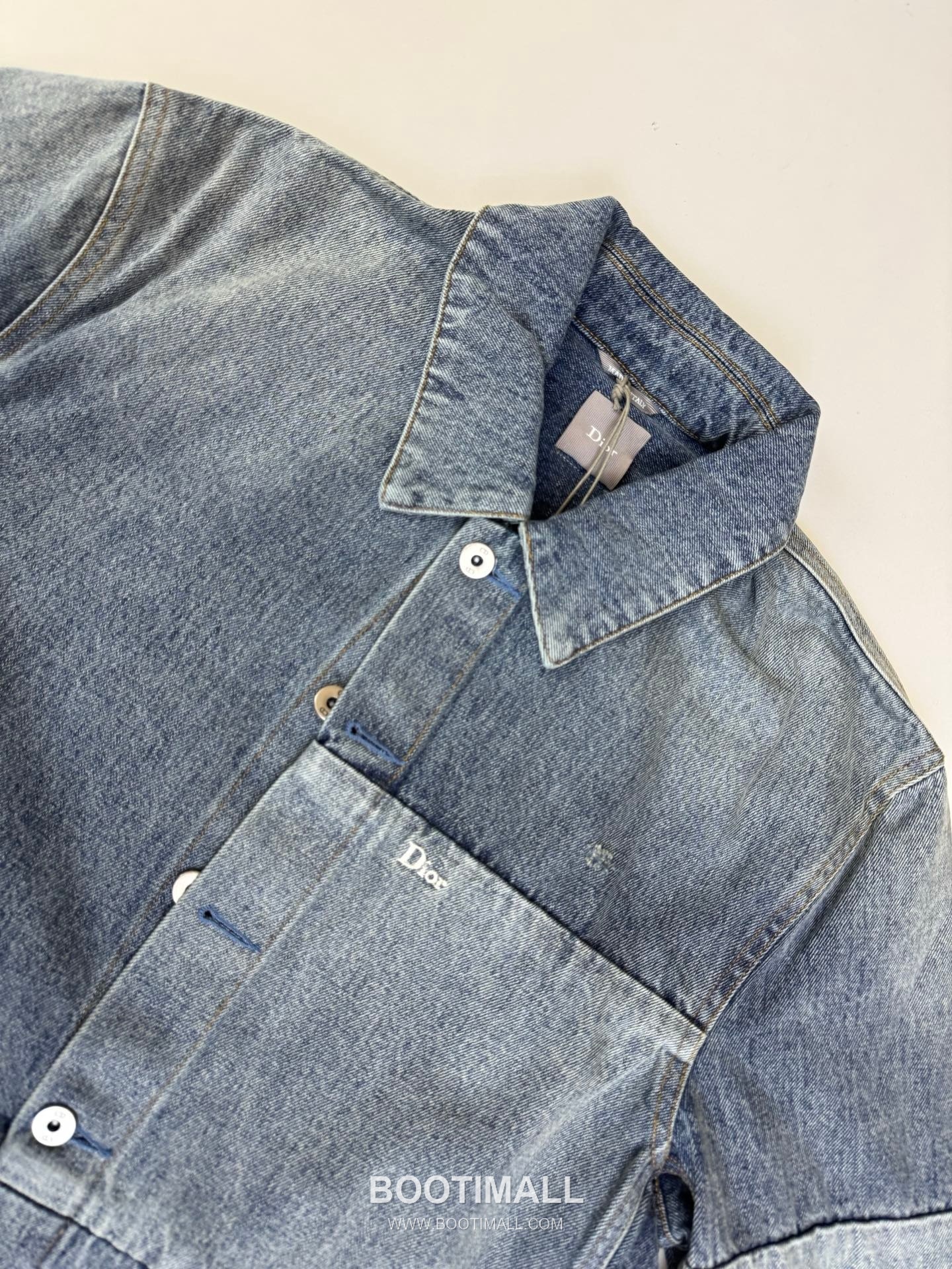 디올 2026SS 자수 컬러블록 워싱 레귤러핏 롱슬리브 블루 데님 셔츠 재킷 Dior 2026 SS Embroidered Colorblock Washed Regular Fit Long Sleeve Blue Denim Shirt Jacket 4