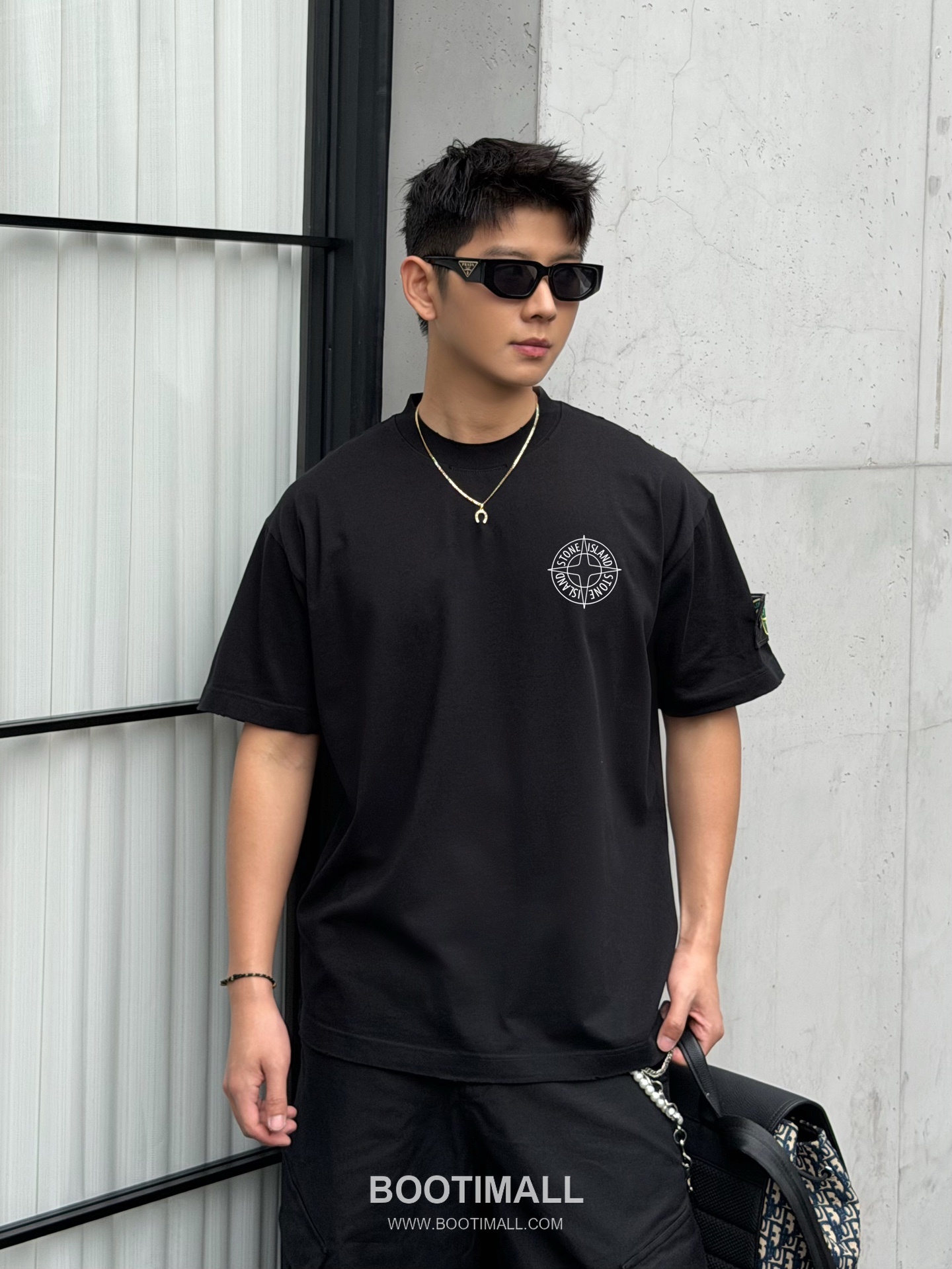 스톤아일랜드 2026SS 헤비코튼 로고패치 오버핏 반팔 블랙 티셔츠 Stone Island 2026 SS Heavy Cotton Logo Patch Oversized Short Sleeve Black T-Shirt 2