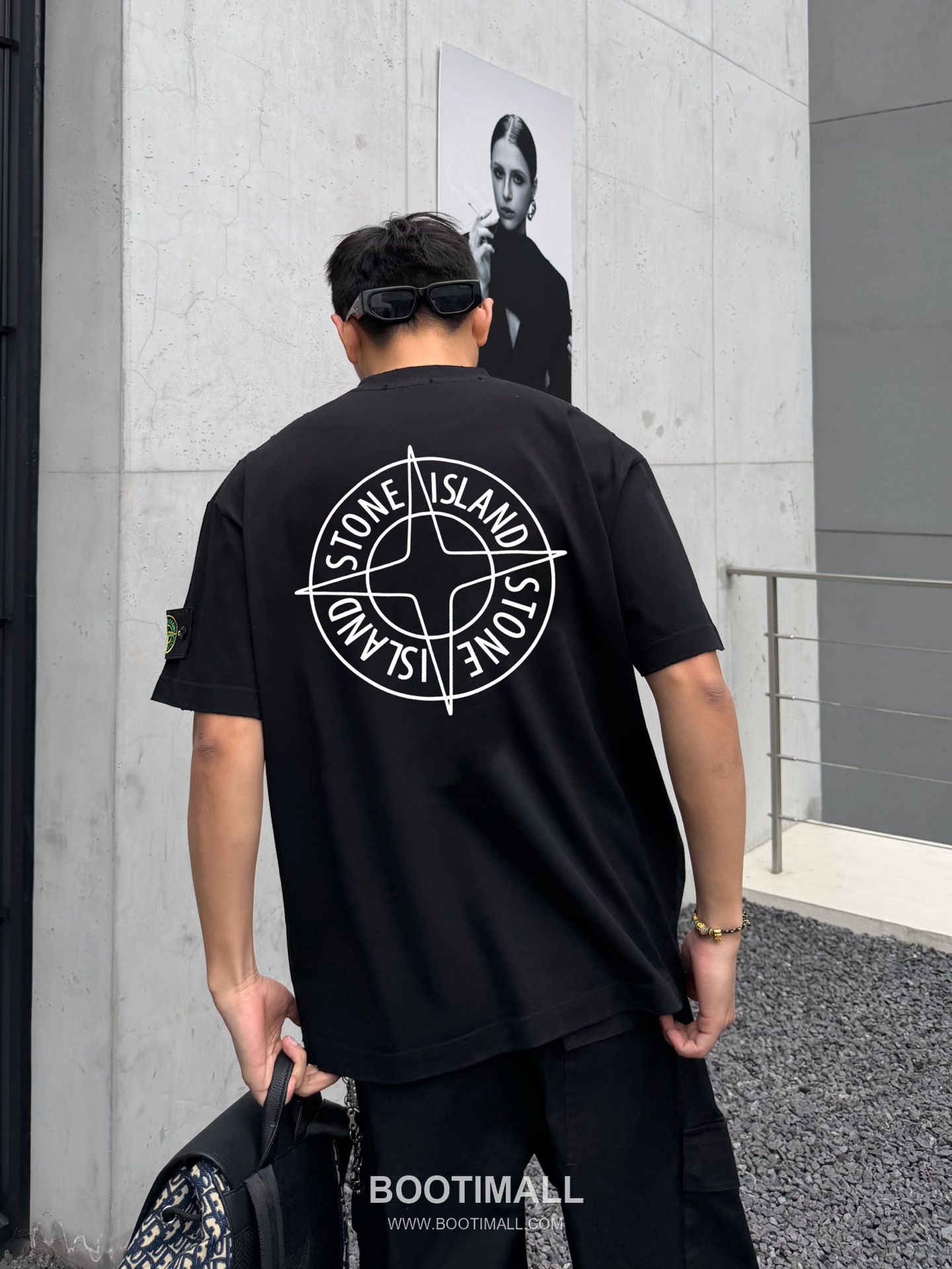 스톤아일랜드 2026SS 헤비코튼 로고패치 오버핏 반팔 블랙 티셔츠 Stone Island 2026 SS Heavy Cotton Logo Patch Oversized Short Sleeve Black T-Shirt 4