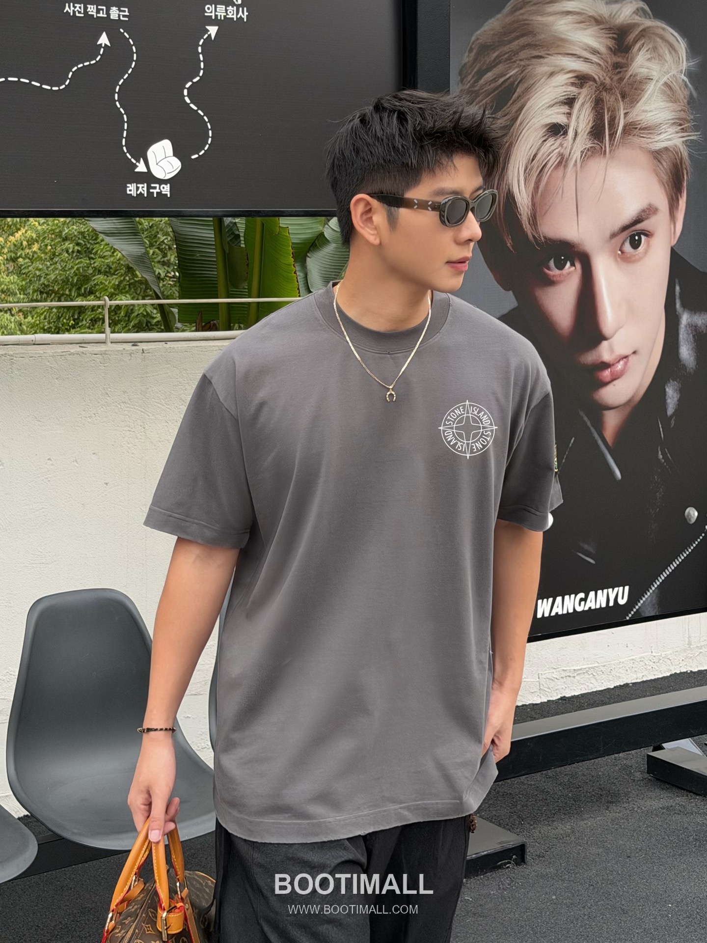 스톤아일랜드 2026SS 헤비코튼 로고패치 오버핏 반팔 카키 티셔츠 Stone Island 2026 SS Heavy Cotton Logo Patch Oversized Short Sleeve Black T-Shirt 3