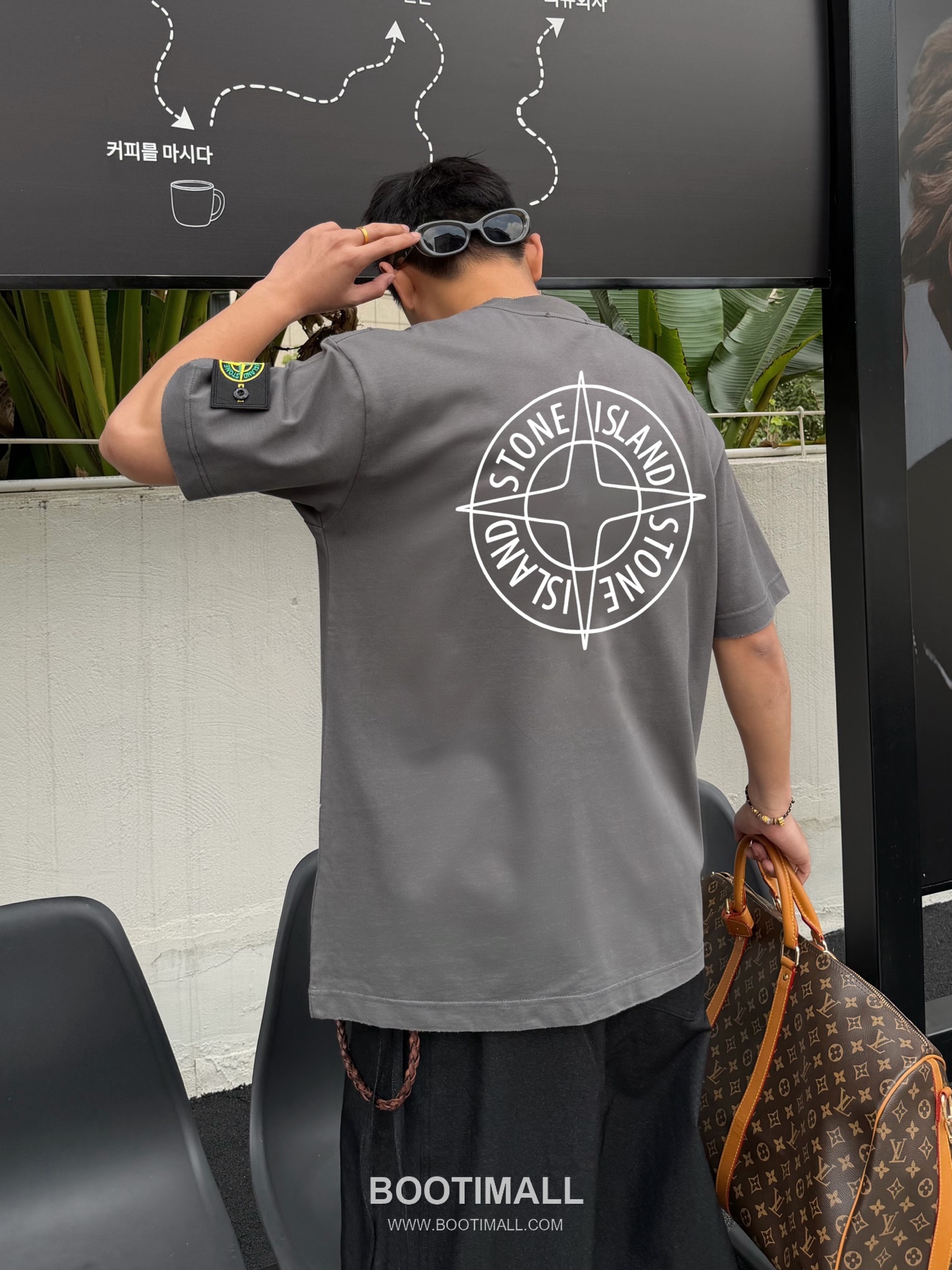 스톤아일랜드 2026SS 헤비코튼 로고패치 오버핏 반팔 카키 티셔츠 Stone Island 2026 SS Heavy Cotton Logo Patch Oversized Short Sleeve Black T-Shirt 4