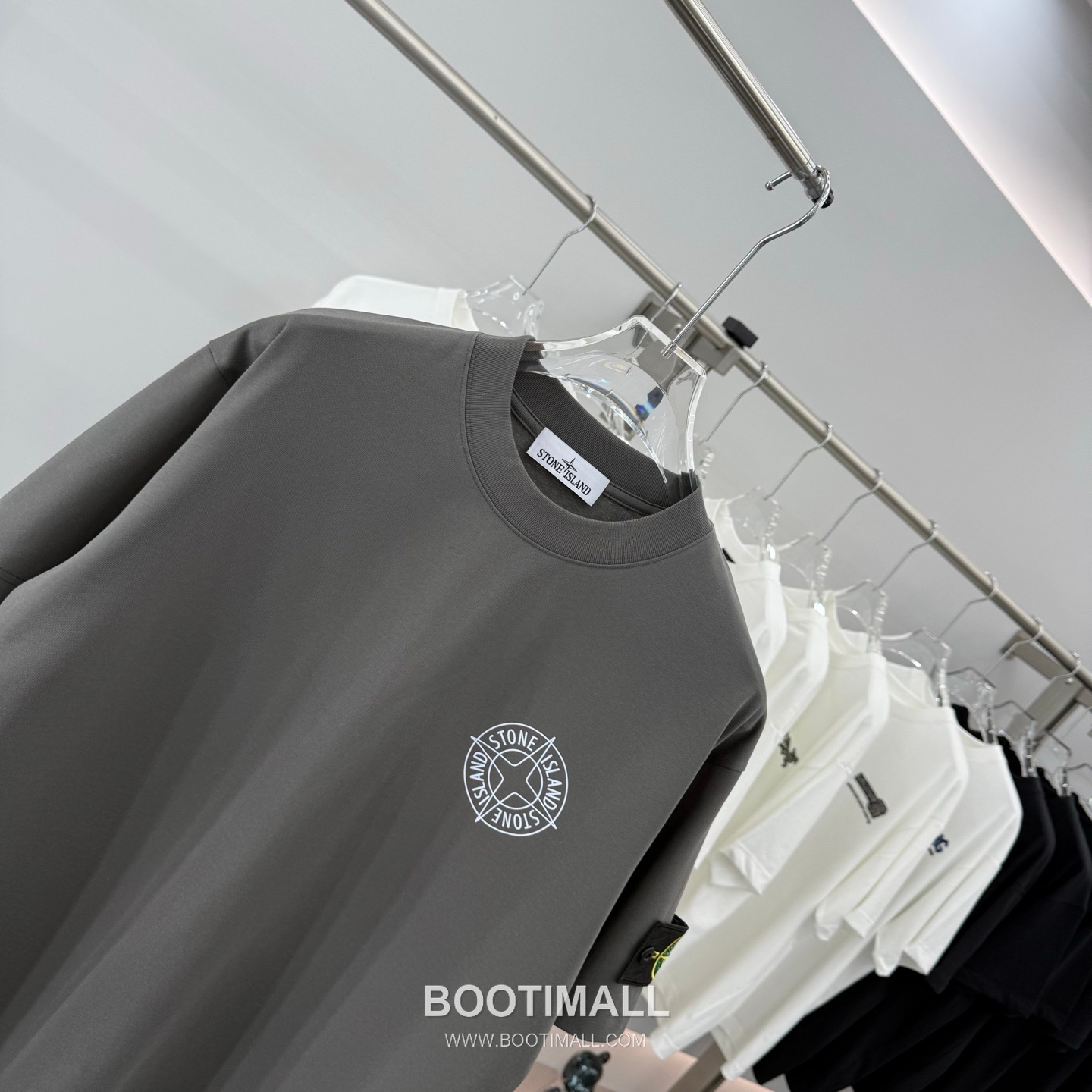 스톤아일랜드 2026SS 헤비코튼 로고패치 오버핏 반팔 카키 티셔츠 Stone Island 2026 SS Heavy Cotton Logo Patch Oversized Short Sleeve Black T-Shirt 9