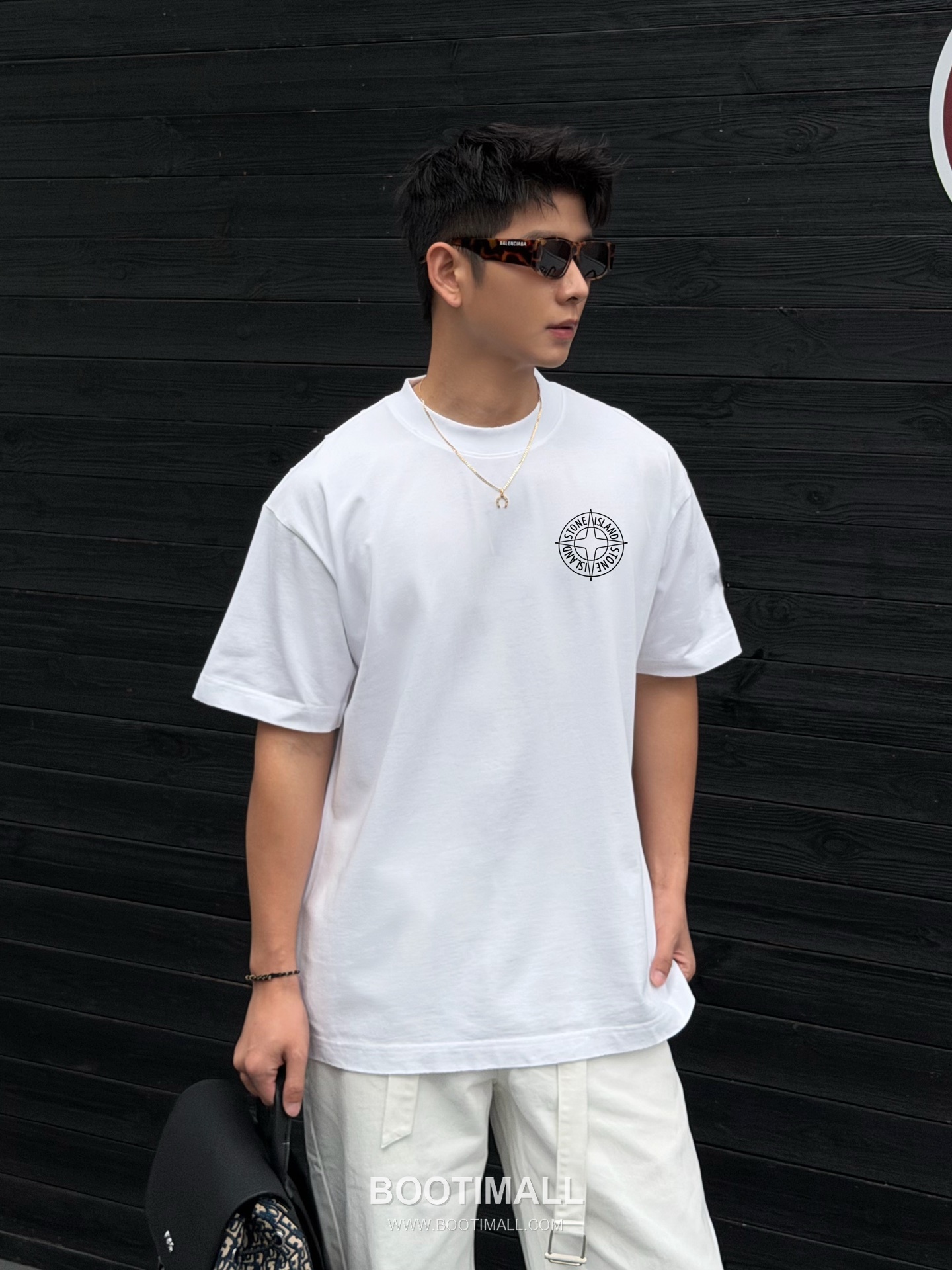 스톤아일랜드 2026SS 헤비코튼 로고패치 오버핏 반팔 화이트 티셔츠 Stone Island 2026 SS Heavy Cotton Logo Patch Oversized Short Sleeve Black T-Shirt 1