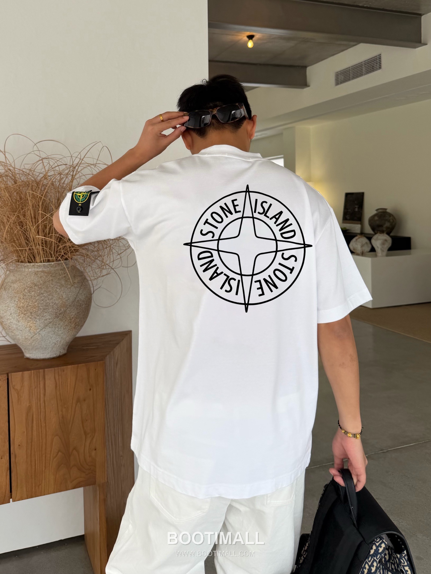 스톤아일랜드 2026SS 헤비코튼 로고패치 오버핏 반팔 화이트 티셔츠 Stone Island 2026 SS Heavy Cotton Logo Patch Oversized Short Sleeve Black T-Shirt 5