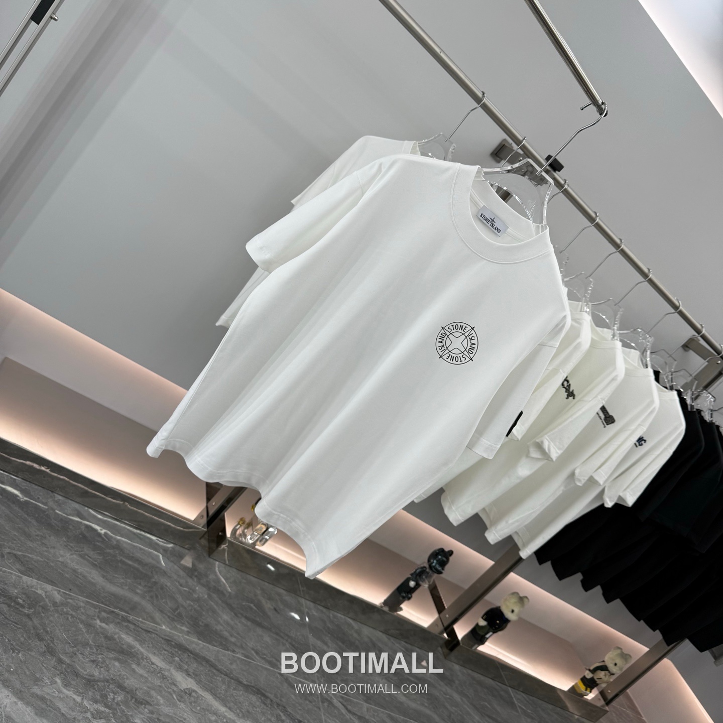 스톤아일랜드 2026SS 헤비코튼 로고패치 오버핏 반팔 화이트 티셔츠 Stone Island 2026 SS Heavy Cotton Logo Patch Oversized Short Sleeve Black T-Shirt 8