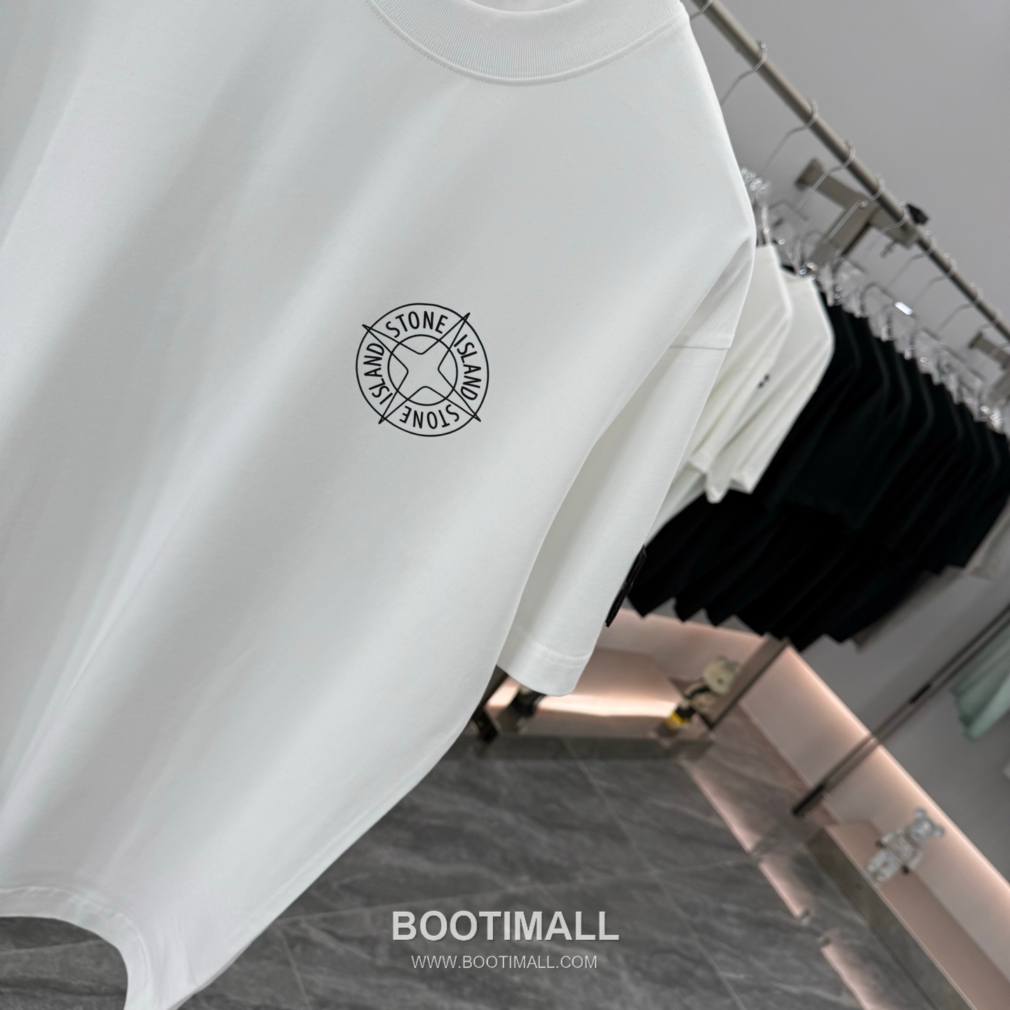 스톤아일랜드 2026SS 헤비코튼 로고패치 오버핏 반팔 화이트 티셔츠 Stone Island 2026 SS Heavy Cotton Logo Patch Oversized Short Sleeve Black T-Shirt 11