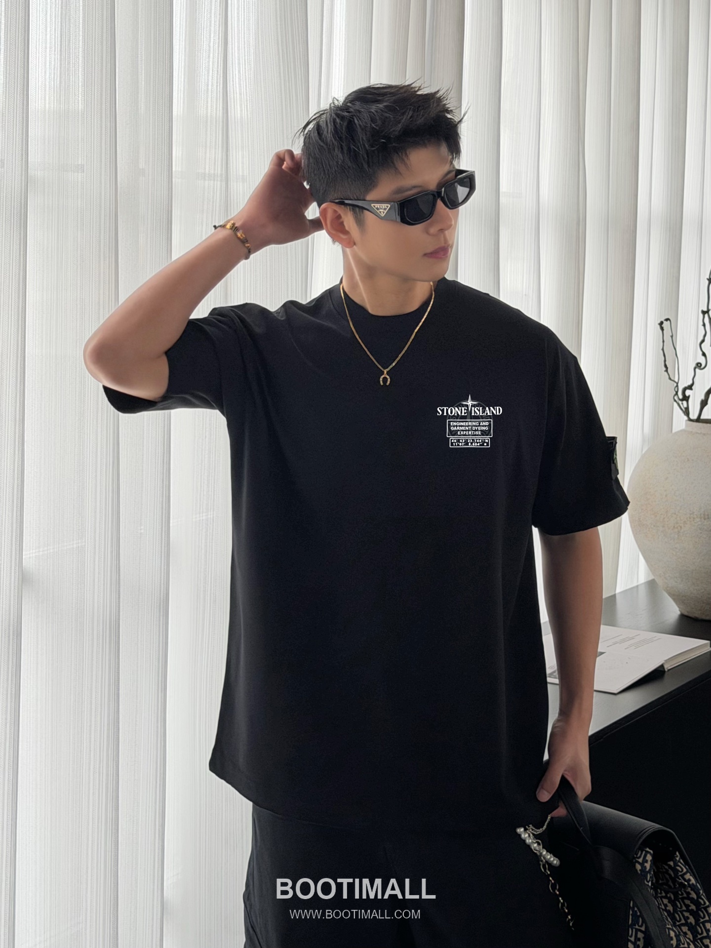 스톤아일랜드 2026SS 헤비코튼 로고패치 오버핏 반팔 블랙 티셔츠 Stone Island 2026 SS Heavy Cotton Logo Patch Oversized Short Sleeve Black T-Shirt 1