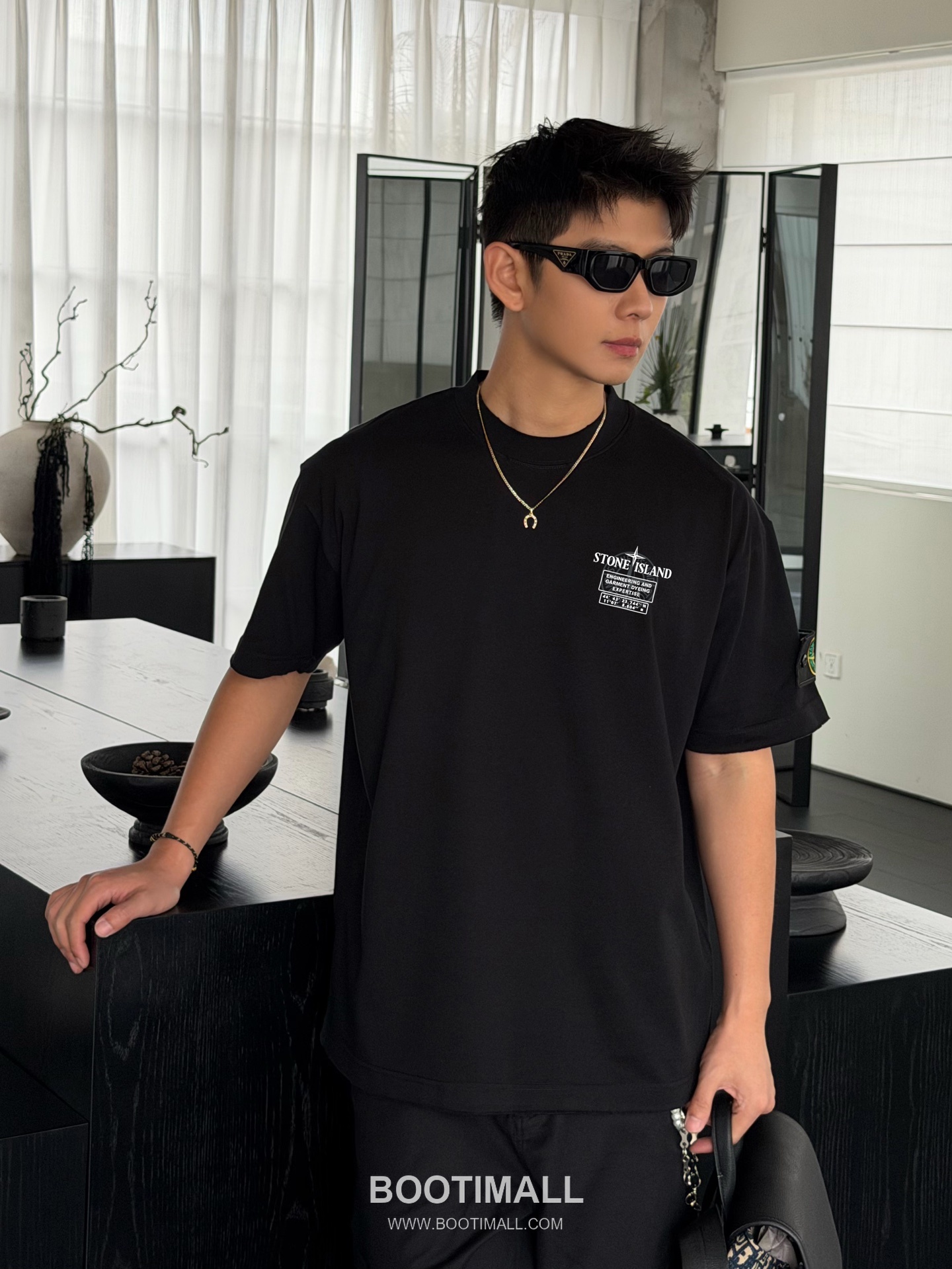 스톤아일랜드 2026SS 헤비코튼 로고패치 오버핏 반팔 블랙 티셔츠 Stone Island 2026 SS Heavy Cotton Logo Patch Oversized Short Sleeve Black T-Shirt 3