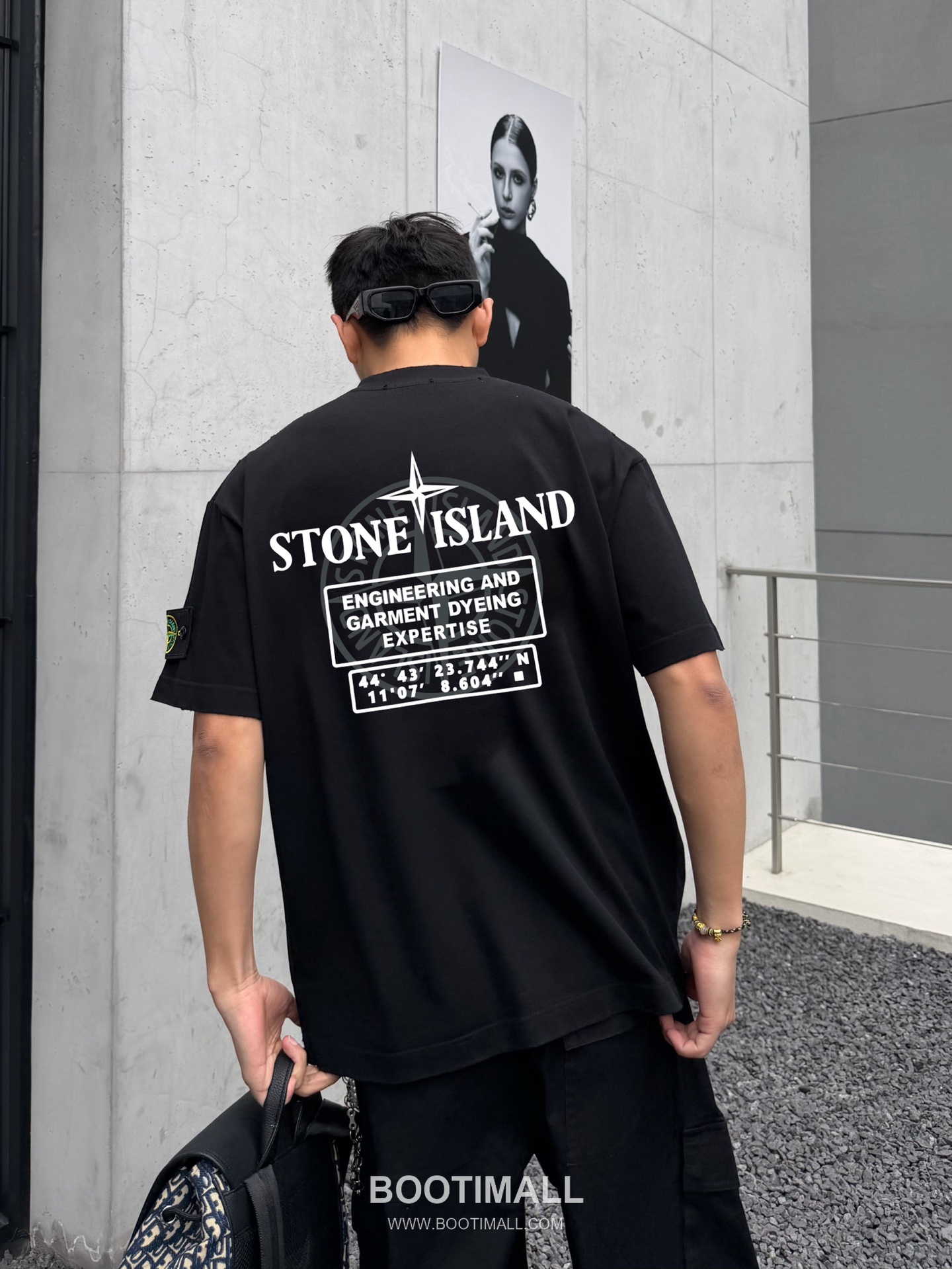 스톤아일랜드 2026SS 헤비코튼 로고패치 오버핏 반팔 블랙 티셔츠 Stone Island 2026 SS Heavy Cotton Logo Patch Oversized Short Sleeve Black T-Shirt 4