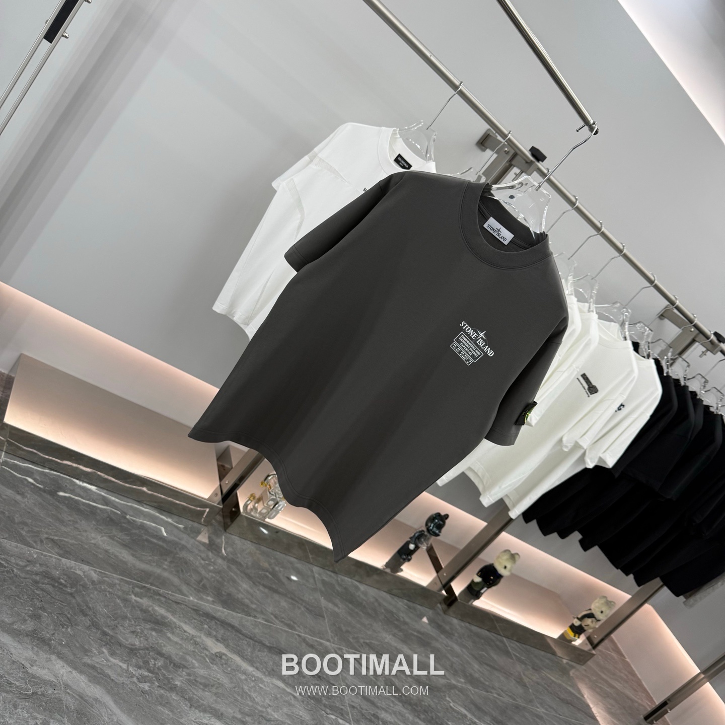 스톤아일랜드 2026SS 헤비코튼 로고패치 오버핏 반팔 카키 티셔츠 Stone Island 2026 SS Heavy Cotton Logo Patch Oversized Short Sleeve Black T-Shirt 8