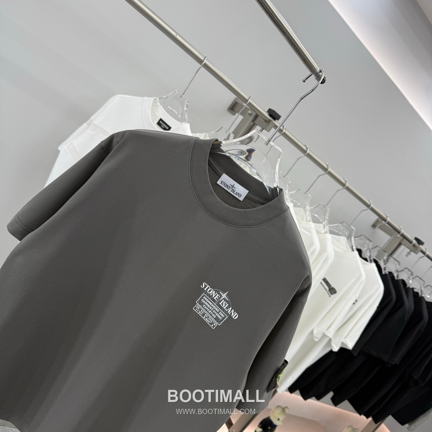 스톤아일랜드 2026SS 헤비코튼 로고패치 오버핏 반팔 카키 티셔츠 Stone Island 2026 SS Heavy Cotton Logo Patch Oversized Short Sleeve Black T-Shirt 9