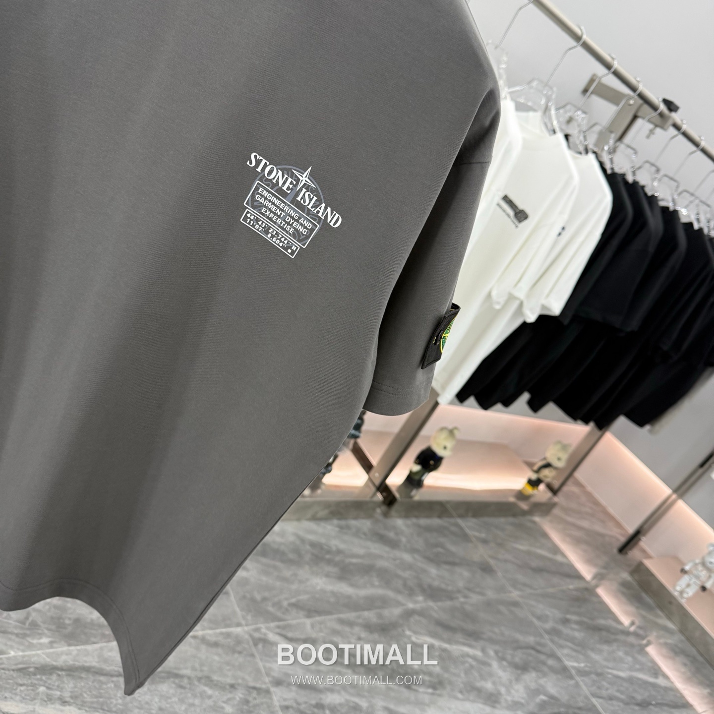 스톤아일랜드 2026SS 헤비코튼 로고패치 오버핏 반팔 카키 티셔츠 Stone Island 2026 SS Heavy Cotton Logo Patch Oversized Short Sleeve Black T-Shirt 11