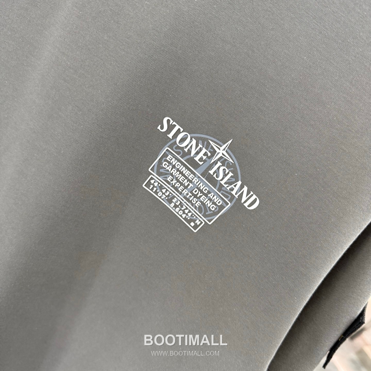 스톤아일랜드 2026SS 헤비코튼 로고패치 오버핏 반팔 카키 티셔츠 Stone Island 2026 SS Heavy Cotton Logo Patch Oversized Short Sleeve Black T-Shirt 12