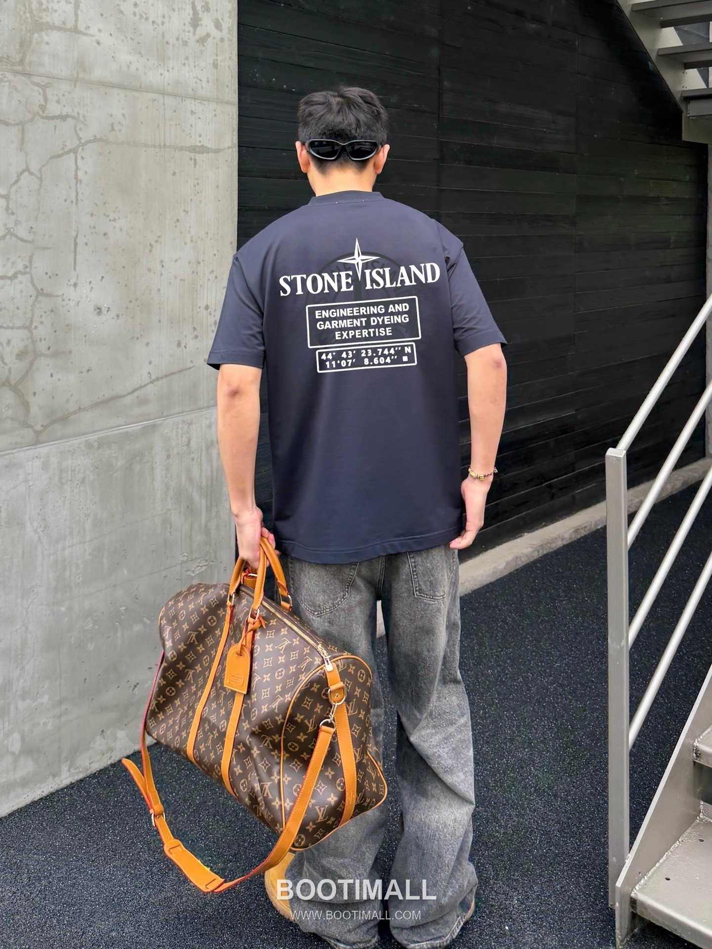 스톤아일랜드 2026SS 헤비코튼 로고패치 오버핏 반팔 블랙 티셔츠 Stone Island 2026 SS Heavy Cotton Logo Patch Oversized Short Sleeve Black T-Shirt 4