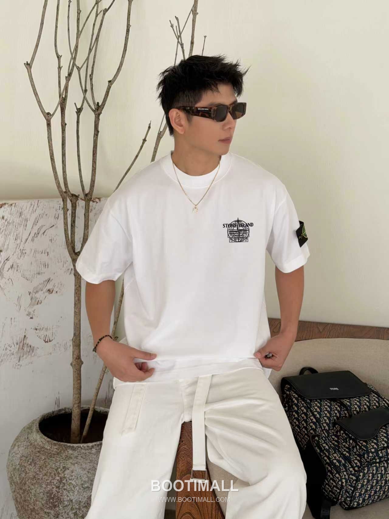 스톤아일랜드 2026SS 헤비코튼 로고패치 오버핏 반팔 화이트 티셔츠 Stone Island 2026 SS Heavy Cotton Logo Patch Oversized Short Sleeve Black T-Shirt 1