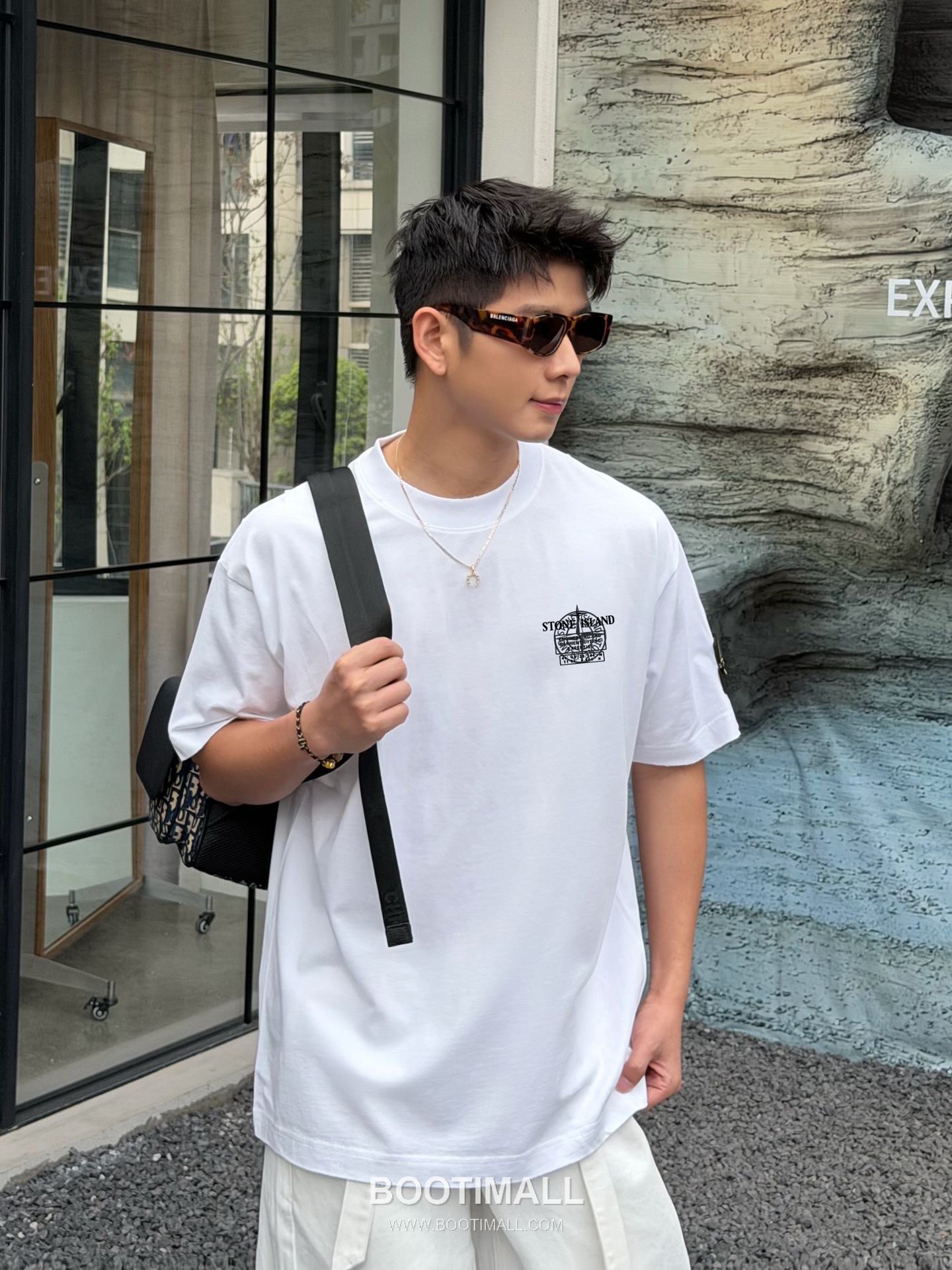 스톤아일랜드 2026SS 헤비코튼 로고패치 오버핏 반팔 화이트 티셔츠 Stone Island 2026 SS Heavy Cotton Logo Patch Oversized Short Sleeve Black T-Shirt 2