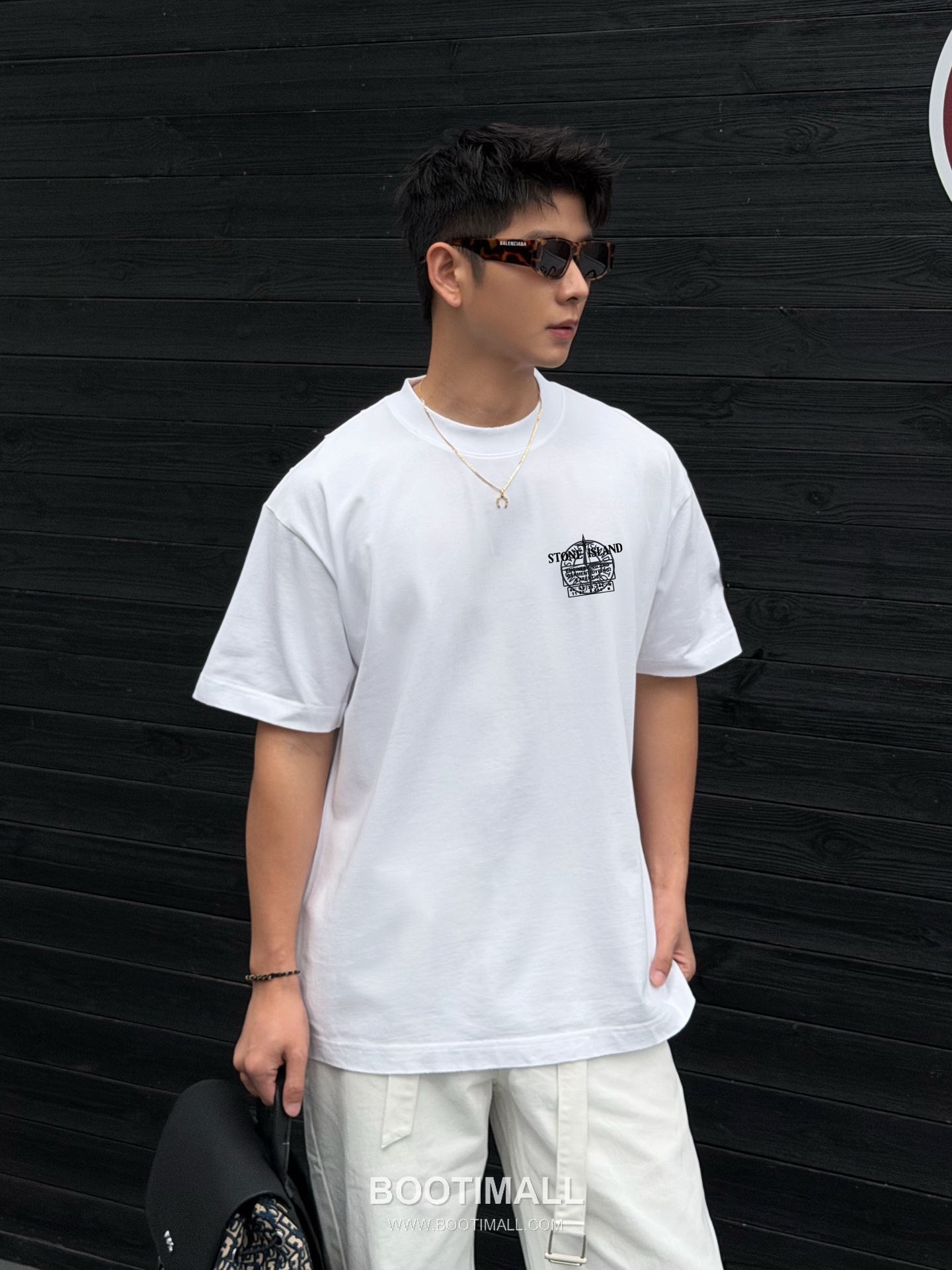 스톤아일랜드 2026SS 헤비코튼 로고패치 오버핏 반팔 화이트 티셔츠 Stone Island 2026 SS Heavy Cotton Logo Patch Oversized Short Sleeve Black T-Shirt 3