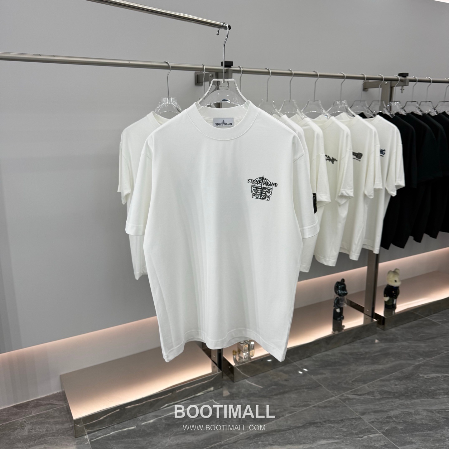 스톤아일랜드 2026SS 헤비코튼 로고패치 오버핏 반팔 화이트 티셔츠 Stone Island 2026 SS Heavy Cotton Logo Patch Oversized Short Sleeve Black T-Shirt 6