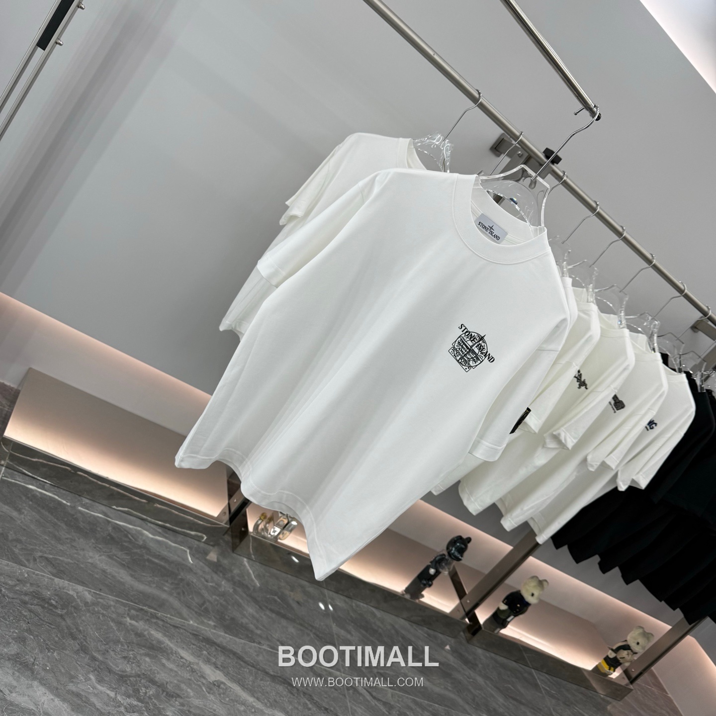 스톤아일랜드 2026SS 헤비코튼 로고패치 오버핏 반팔 화이트 티셔츠 Stone Island 2026 SS Heavy Cotton Logo Patch Oversized Short Sleeve Black T-Shirt 7
