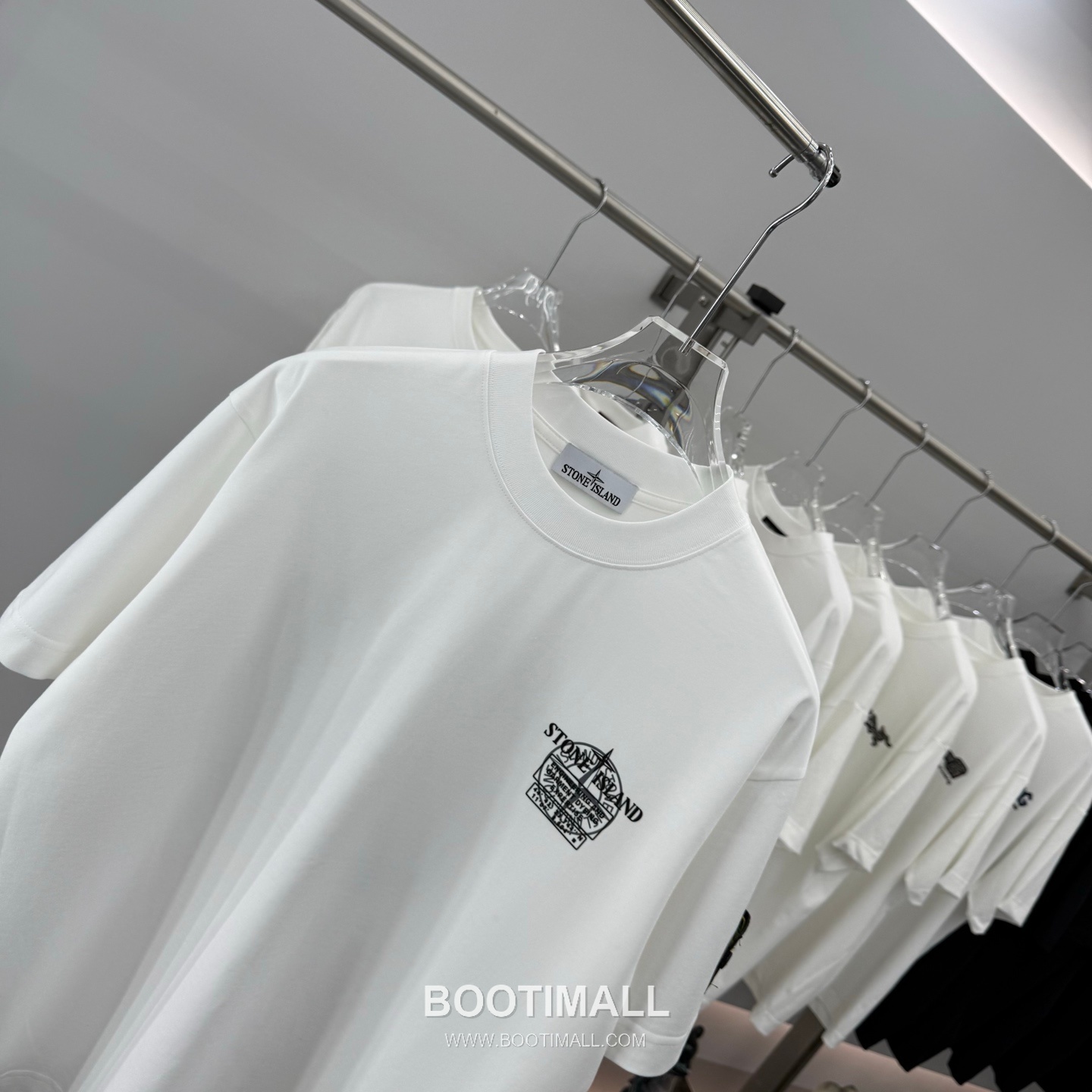 스톤아일랜드 2026SS 헤비코튼 로고패치 오버핏 반팔 화이트 티셔츠 Stone Island 2026 SS Heavy Cotton Logo Patch Oversized Short Sleeve Black T-Shirt 8