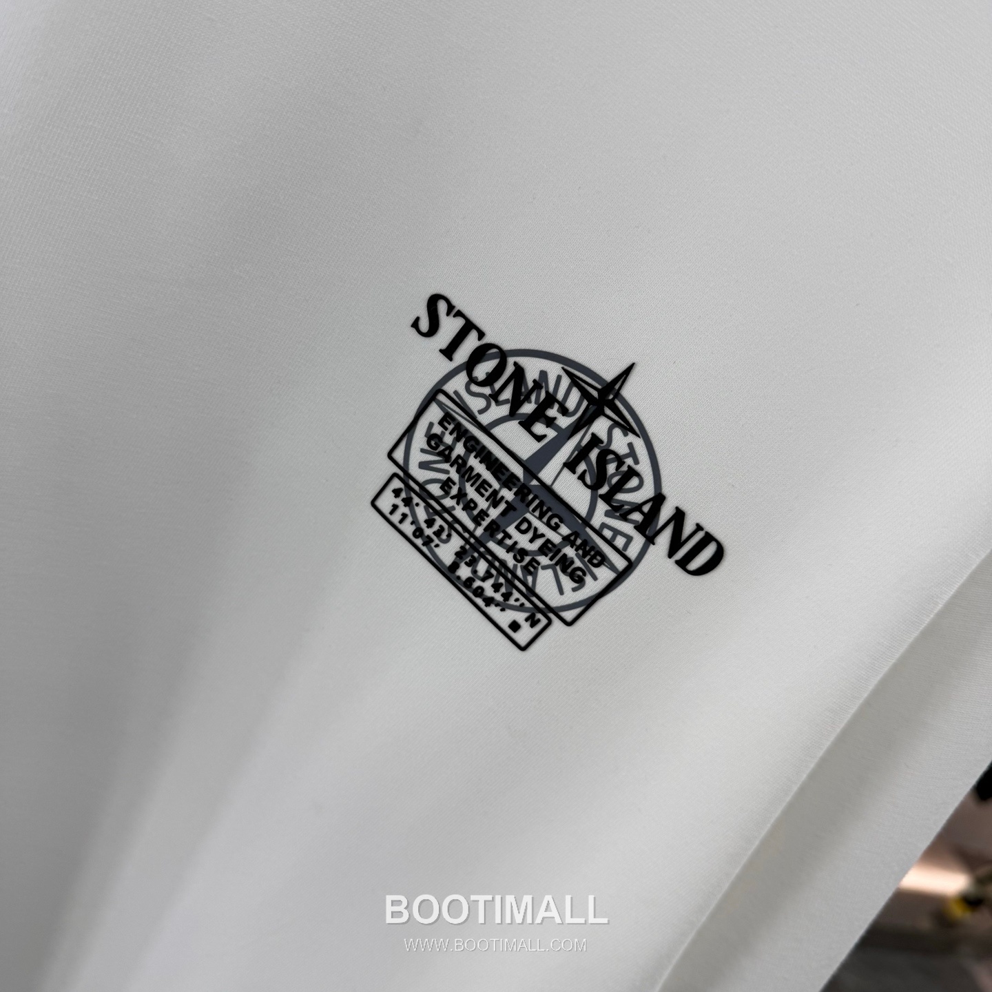 스톤아일랜드 2026SS 헤비코튼 로고패치 오버핏 반팔 화이트 티셔츠 Stone Island 2026 SS Heavy Cotton Logo Patch Oversized Short Sleeve Black T-Shirt 11