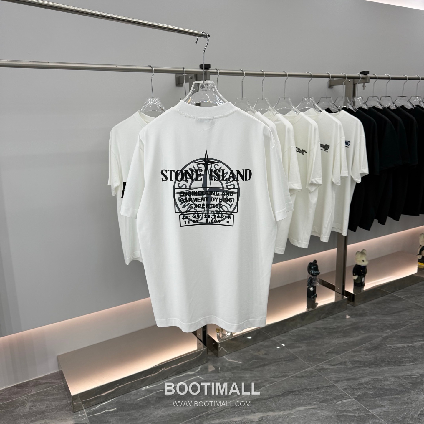 스톤아일랜드 2026SS 헤비코튼 로고패치 오버핏 반팔 화이트 티셔츠 Stone Island 2026 SS Heavy Cotton Logo Patch Oversized Short Sleeve Black T-Shirt 13