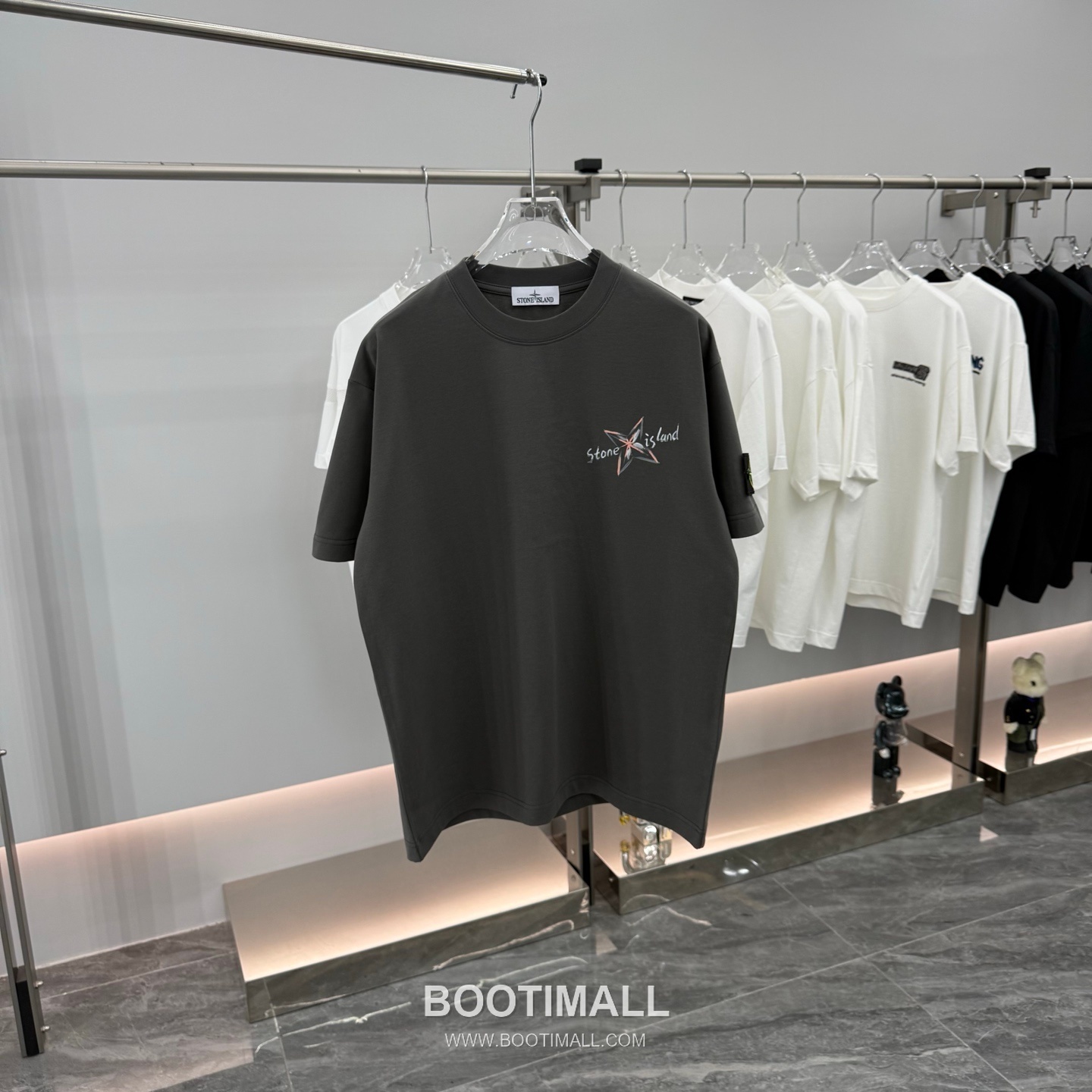 스톤아일랜드 2026SS 핸드드로잉 프린트 오버핏 반팔 그레이 티셔츠 Stone Island 2026 SS Hand Drawing Print Oversized Short Sleeve Black T-Shirt 1