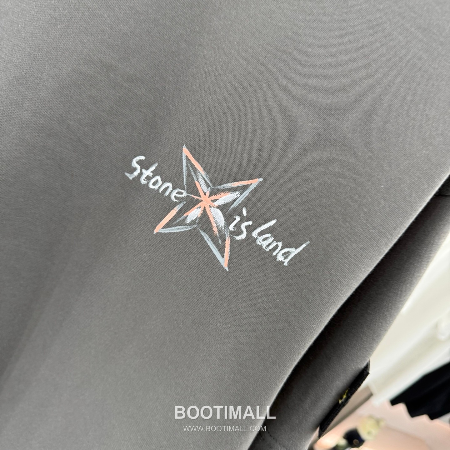 스톤아일랜드 2026SS 핸드드로잉 프린트 오버핏 반팔 그레이 티셔츠 Stone Island 2026 SS Hand Drawing Print Oversized Short Sleeve Black T-Shirt 6