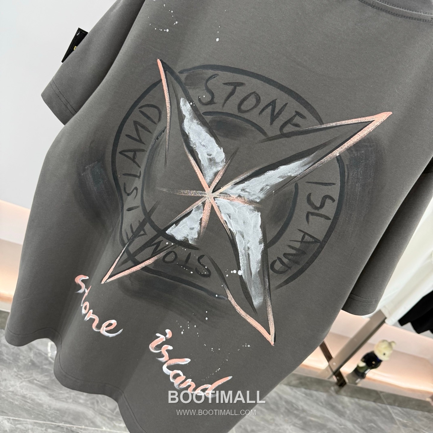 스톤아일랜드 2026SS 핸드드로잉 프린트 오버핏 반팔 그레이 티셔츠 Stone Island 2026 SS Hand Drawing Print Oversized Short Sleeve Black T-Shirt 9