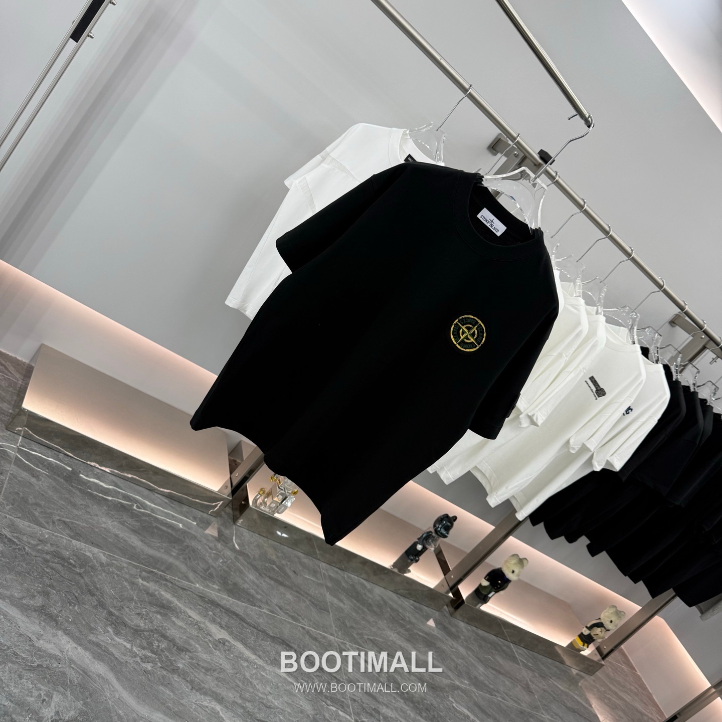 스톤아일랜드 2026SS 패치자수 라버프린트 오버핏 반팔 블랙 티셔츠 Stone Island 2026 SS Patch Embroidery Rubber Print Oversized Short Sleeve Black T-Shirt 2