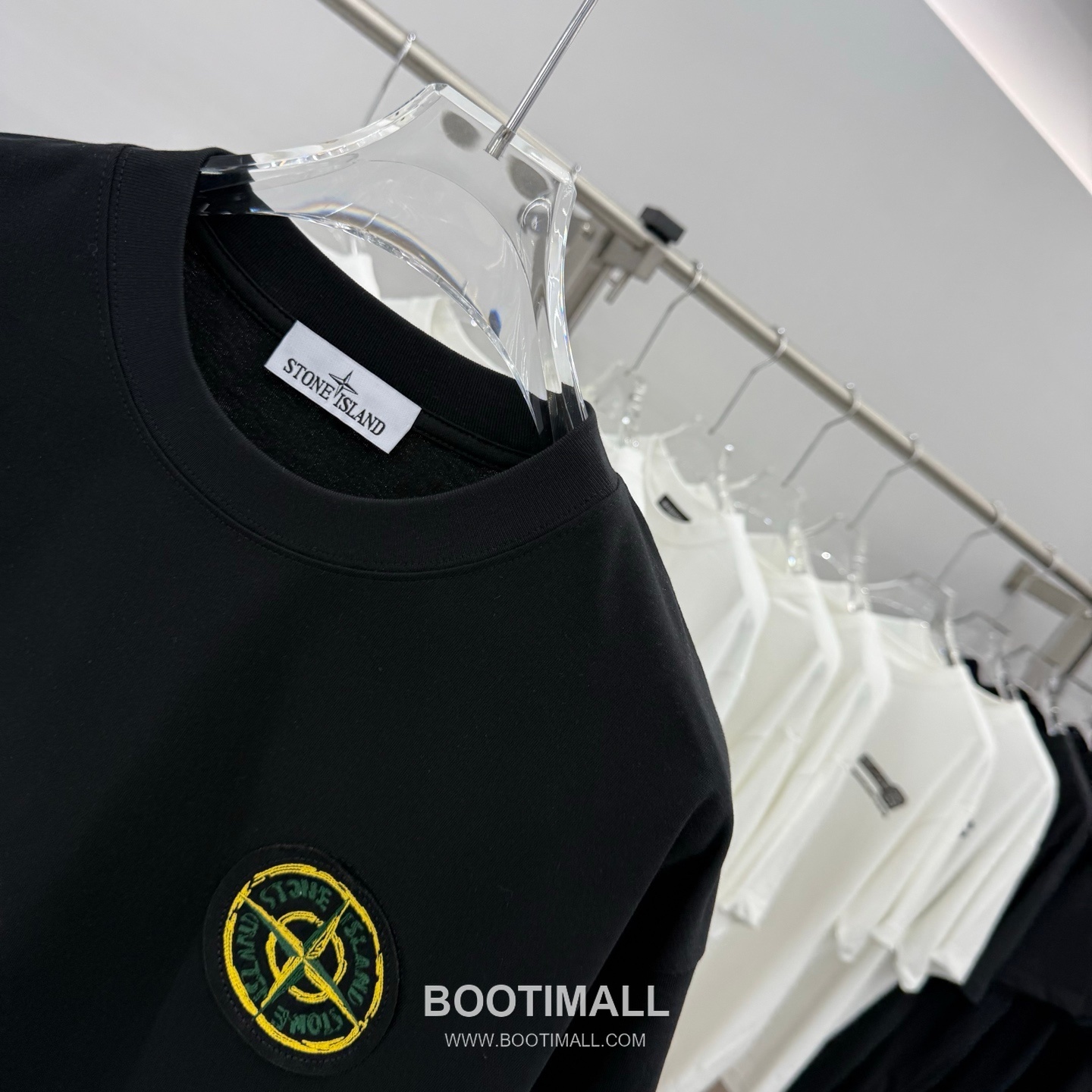 스톤아일랜드 2026SS 패치자수 라버프린트 오버핏 반팔 블랙 티셔츠 Stone Island 2026 SS Patch Embroidery Rubber Print Oversized Short Sleeve Black T-Shirt 4