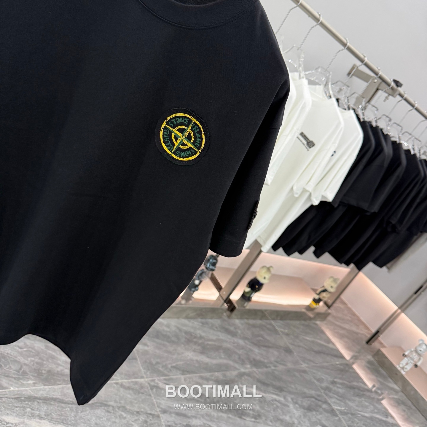 스톤아일랜드 2026SS 패치자수 라버프린트 오버핏 반팔 블랙 티셔츠 Stone Island 2026 SS Patch Embroidery Rubber Print Oversized Short Sleeve Black T-Shirt 5