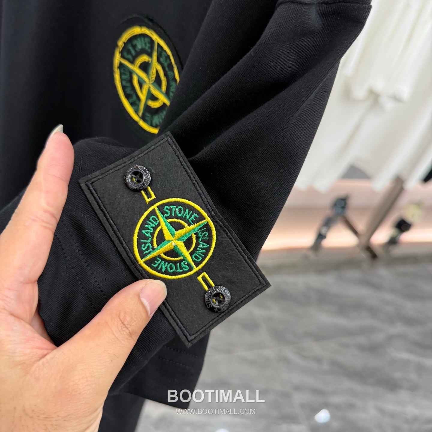 스톤아일랜드 2026SS 패치자수 라버프린트 오버핏 반팔 블랙 티셔츠 Stone Island 2026 SS Patch Embroidery Rubber Print Oversized Short Sleeve Black T-Shirt 7