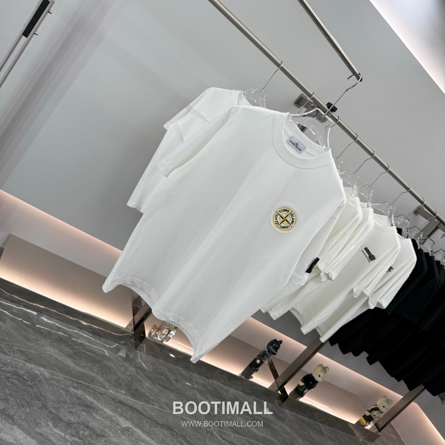스톤아일랜드 2026SS 패치자수 라버프린트 오버핏 반팔 화이트 티셔츠 Stone Island 2026 SS Patch Embroidery Rubber Print Oversized Short Sleeve Black T-Shirt 2