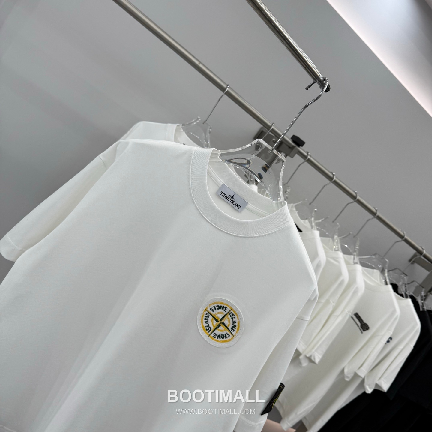 스톤아일랜드 2026SS 패치자수 라버프린트 오버핏 반팔 화이트 티셔츠 Stone Island 2026 SS Patch Embroidery Rubber Print Oversized Short Sleeve Black T-Shirt 3