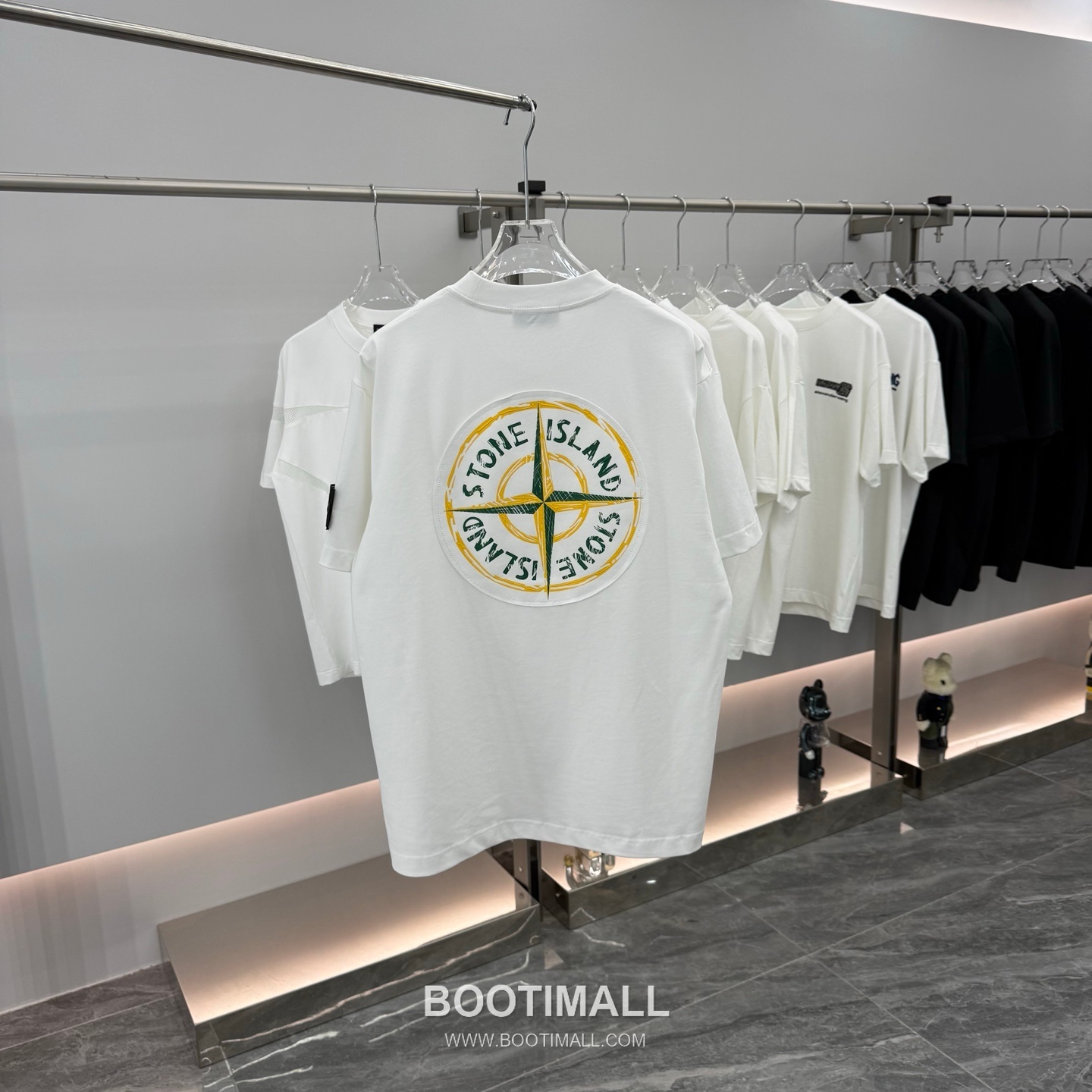 스톤아일랜드 2026SS 패치자수 라버프린트 오버핏 반팔 화이트 티셔츠 Stone Island 2026 SS Patch Embroidery Rubber Print Oversized Short Sleeve Black T-Shirt 8