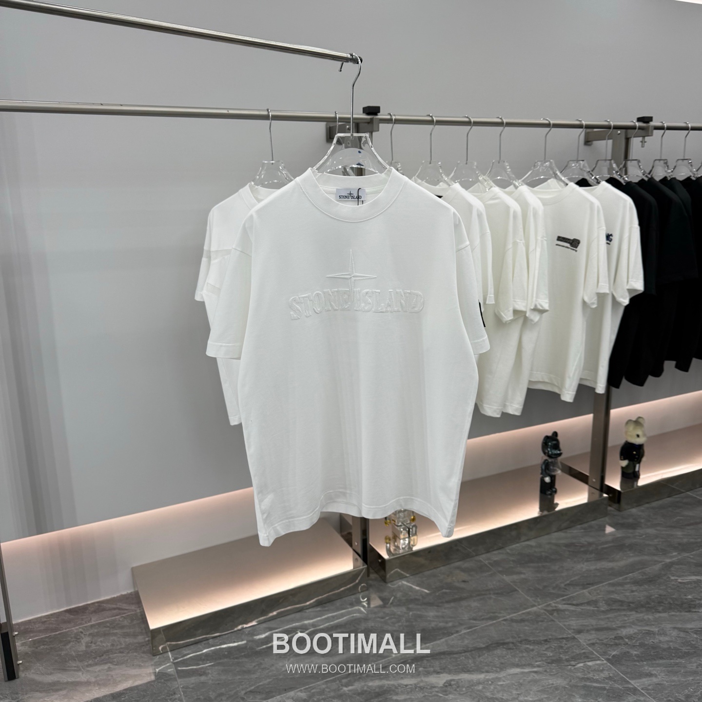 스톤아일랜드 2026SS 진공자수 오버핏 반팔 화이트 티셔츠 Stone Island 2026 SS Vacuum Embroidery Oversized Short Sleeve Black T-Shirt 1