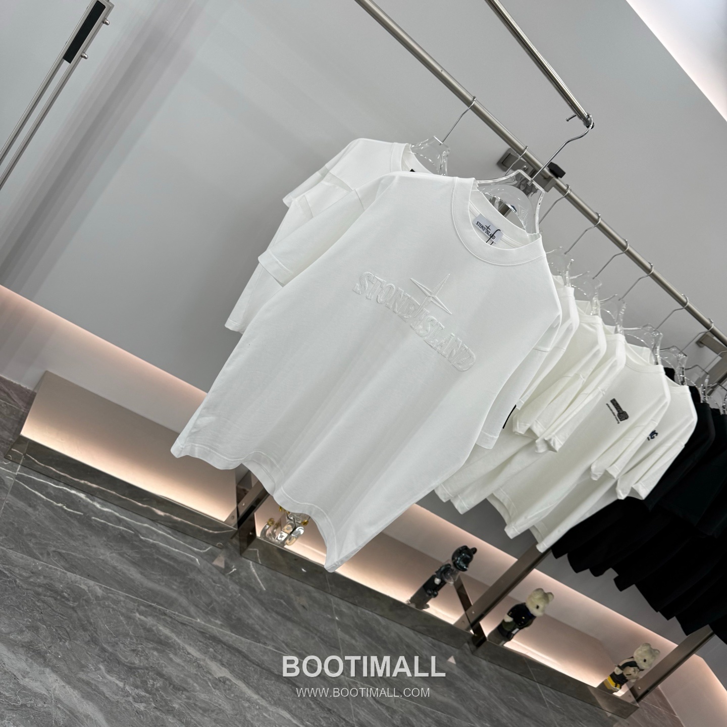 스톤아일랜드 2026SS 진공자수 오버핏 반팔 화이트 티셔츠 Stone Island 2026 SS Vacuum Embroidery Oversized Short Sleeve Black T-Shirt 2