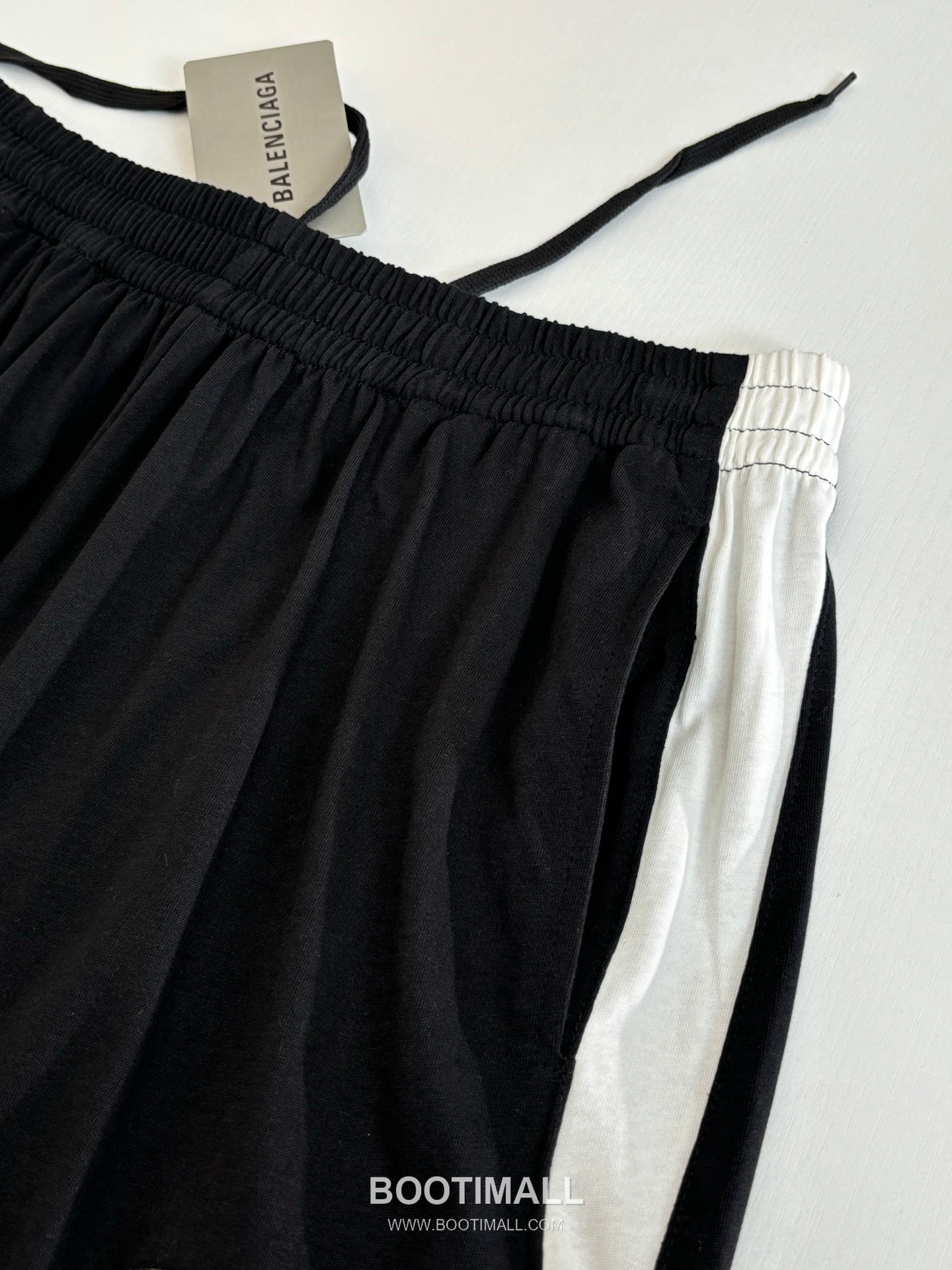 발렌시아가 2026SS NBA 로고자수 루즈핏 쇼츠 블랙 팬츠 Balenciaga 2026 SS NBA Logo Embroidery Loose Fit Shorts Black Pants 4