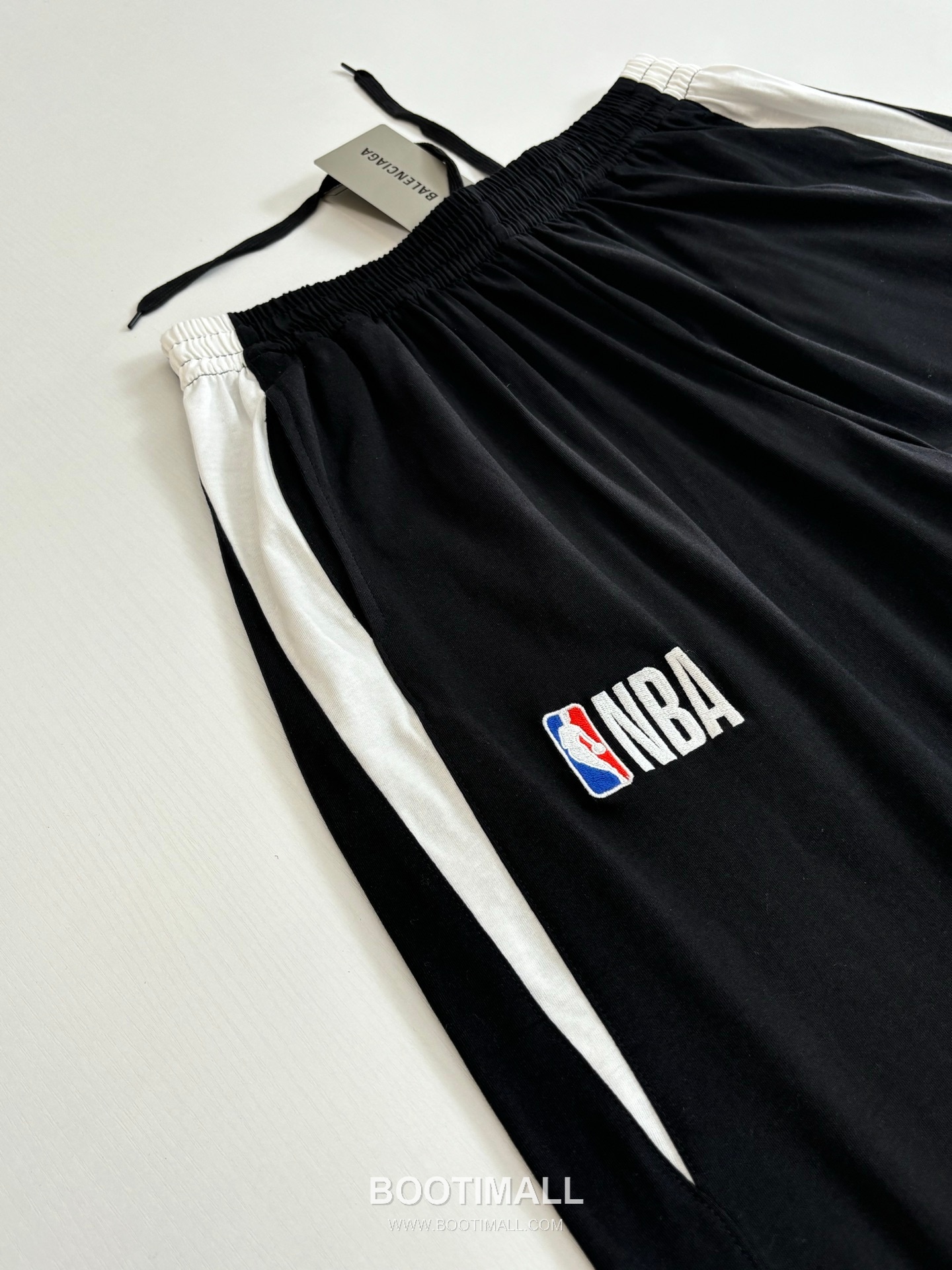 발렌시아가 2026SS NBA 로고자수 루즈핏 쇼츠 블랙 팬츠 Balenciaga 2026 SS NBA Logo Embroidery Loose Fit Shorts Black Pants 6