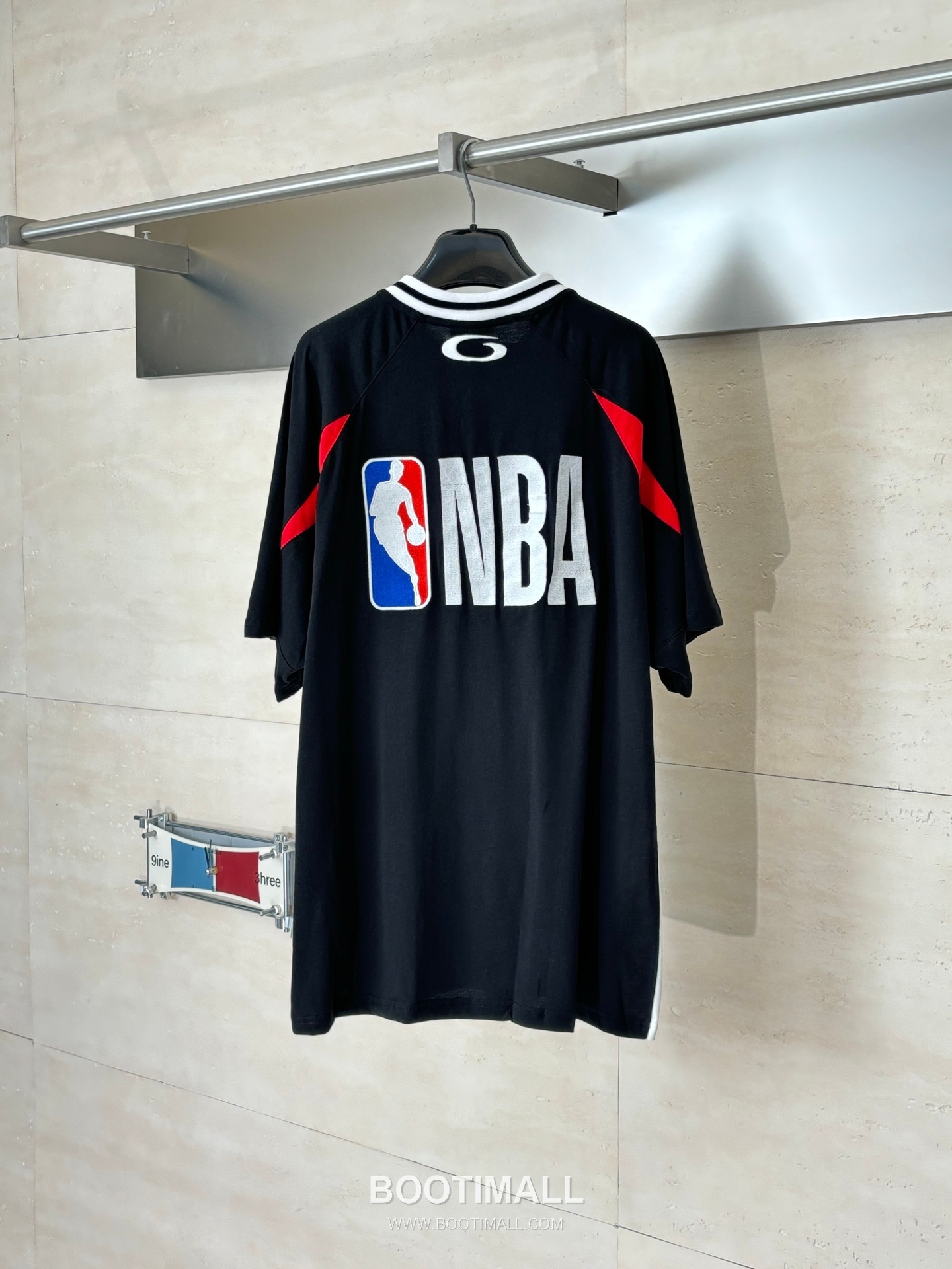발렌시아가 2026SS NBA 로고자수 오버핏 반팔 블랙 티셔츠 Balenciaga 2026 SS NBA Logo Embroidery Oversized Short Sleeve Black T-Shirt 2