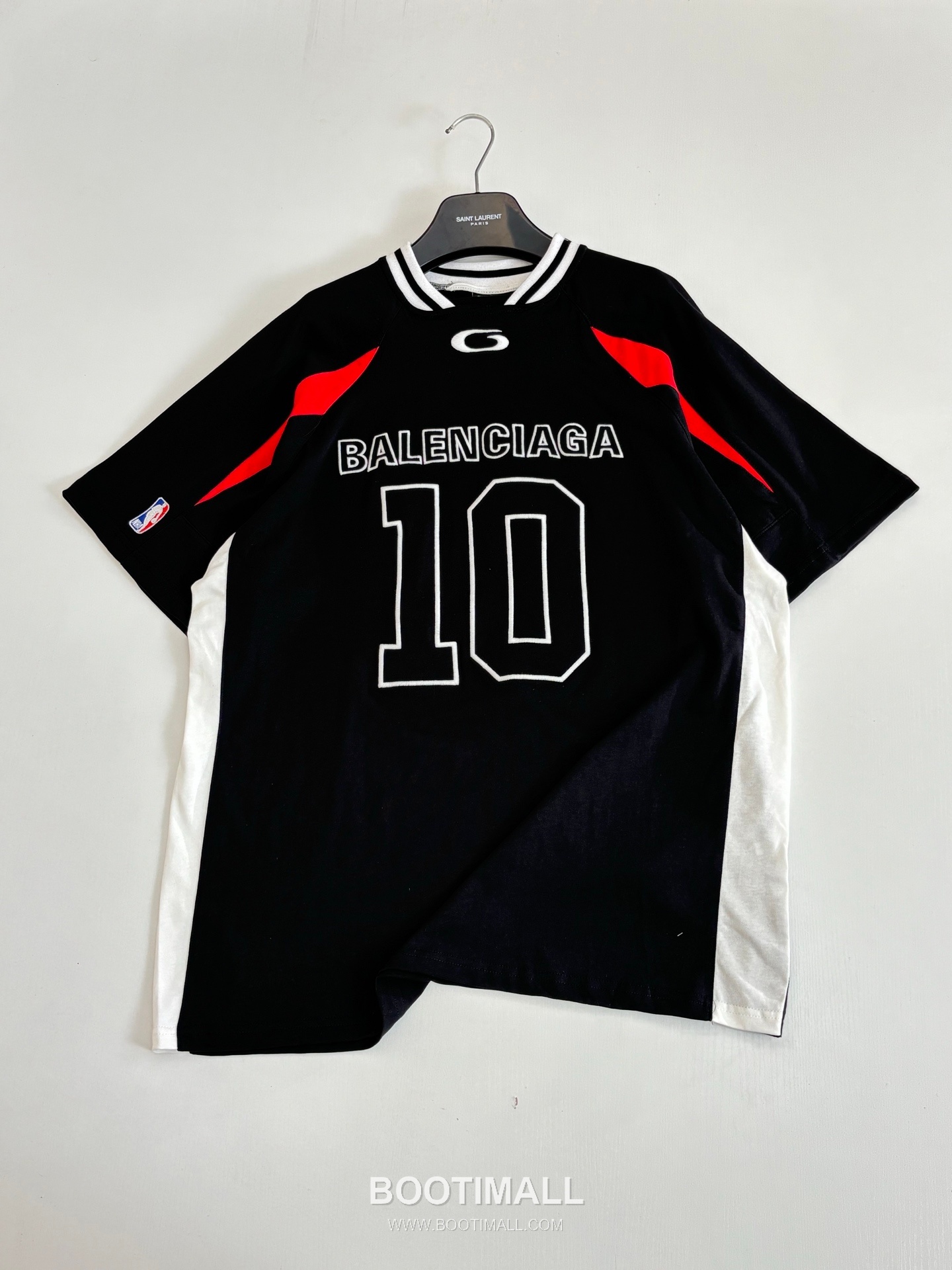 발렌시아가 2026SS NBA 로고자수 오버핏 반팔 블랙 티셔츠 Balenciaga 2026 SS NBA Logo Embroidery Oversized Short Sleeve Black T-Shirt 3