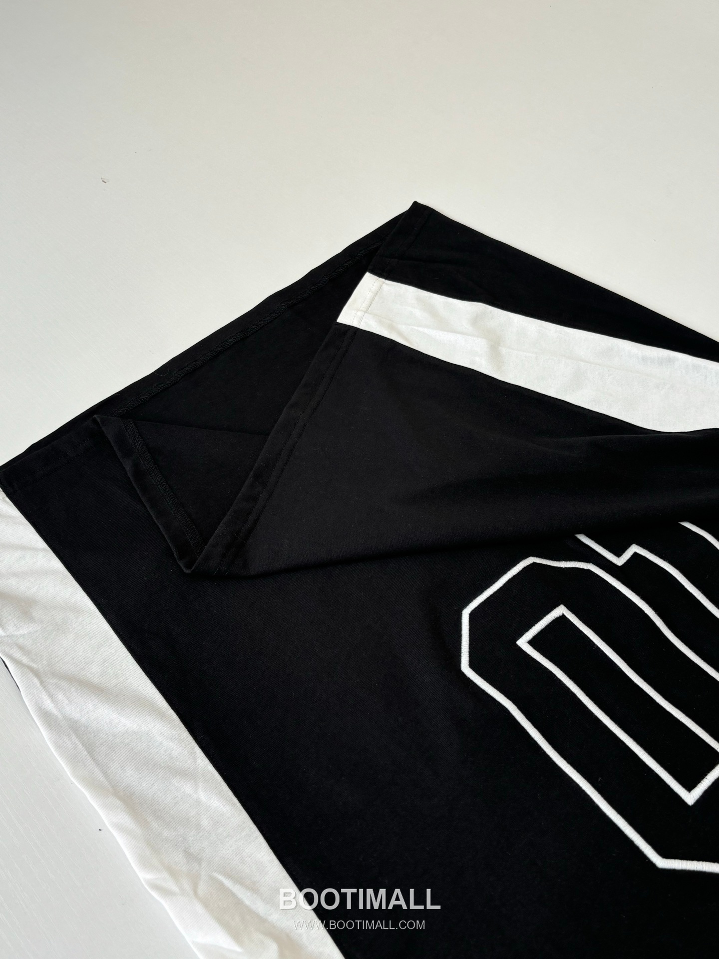 발렌시아가 2026SS NBA 로고자수 오버핏 반팔 블랙 티셔츠 Balenciaga 2026 SS NBA Logo Embroidery Oversized Short Sleeve Black T-Shirt 6