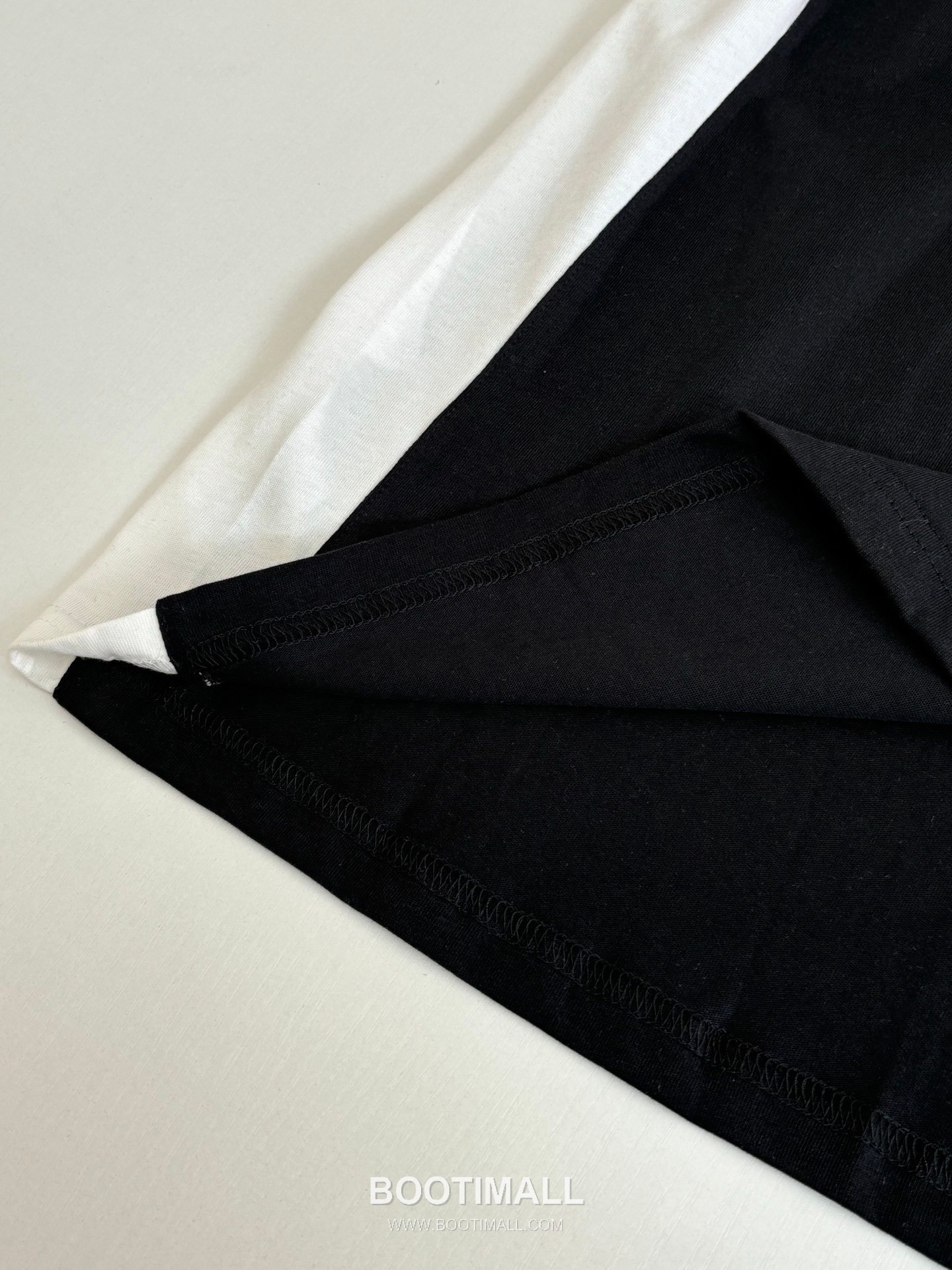 발렌시아가 2026SS NBA 로고자수 오버핏 반팔 블랙 티셔츠 Balenciaga 2026 SS NBA Logo Embroidery Oversized Short Sleeve Black T-Shirt 7