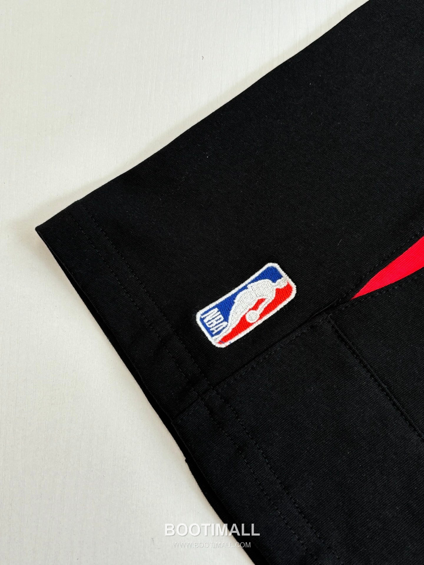 발렌시아가 2026SS NBA 로고자수 오버핏 반팔 블랙 티셔츠 Balenciaga 2026 SS NBA Logo Embroidery Oversized Short Sleeve Black T-Shirt 10