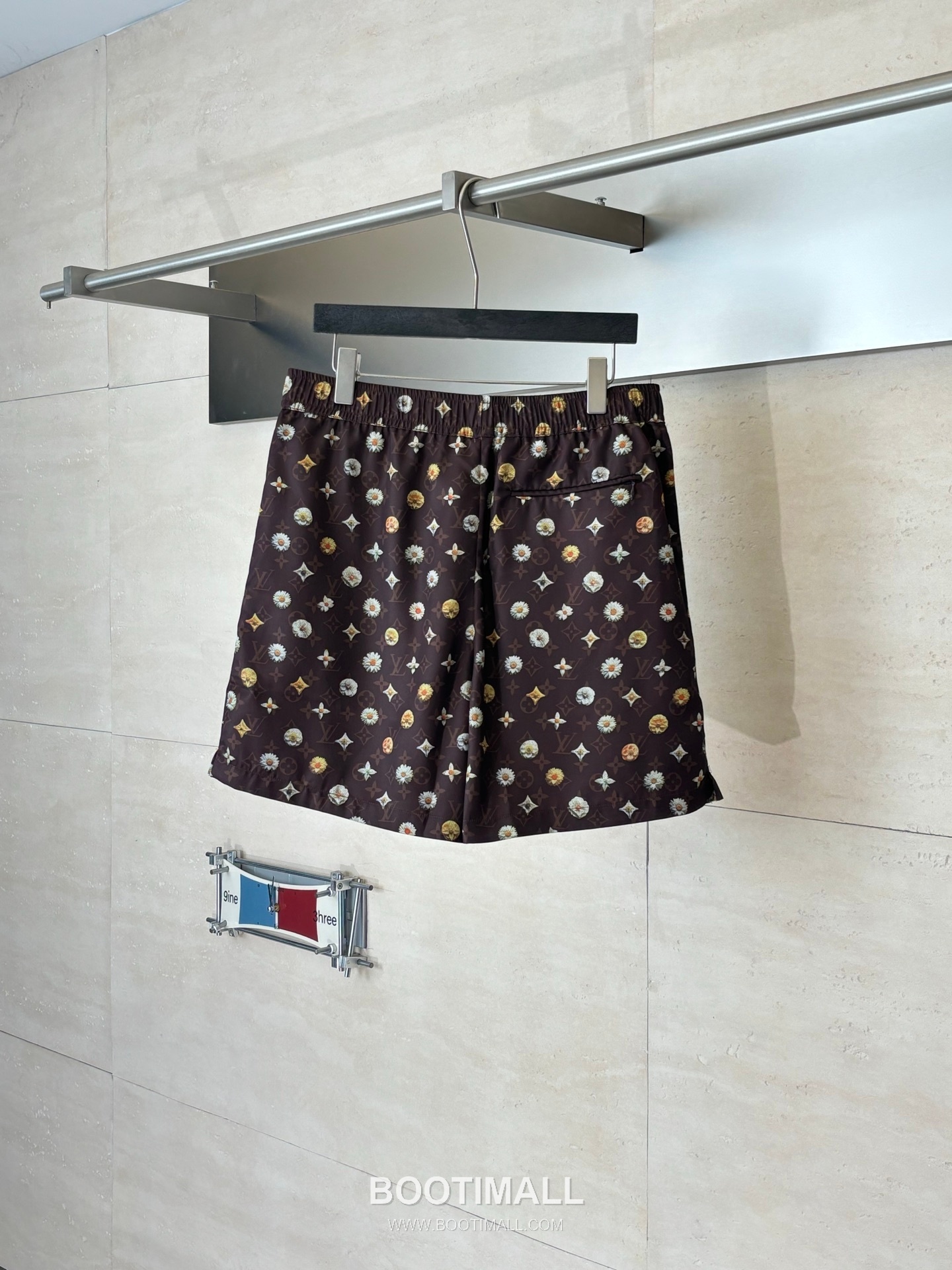 루이비통 2026SS 모노그램 데이지 프린트 루즈핏 쇼츠 브라운 팬츠 Louis Vuitton 2026 SS Monogram Daisy Print Loose Fit Shorts Brown Pants 2